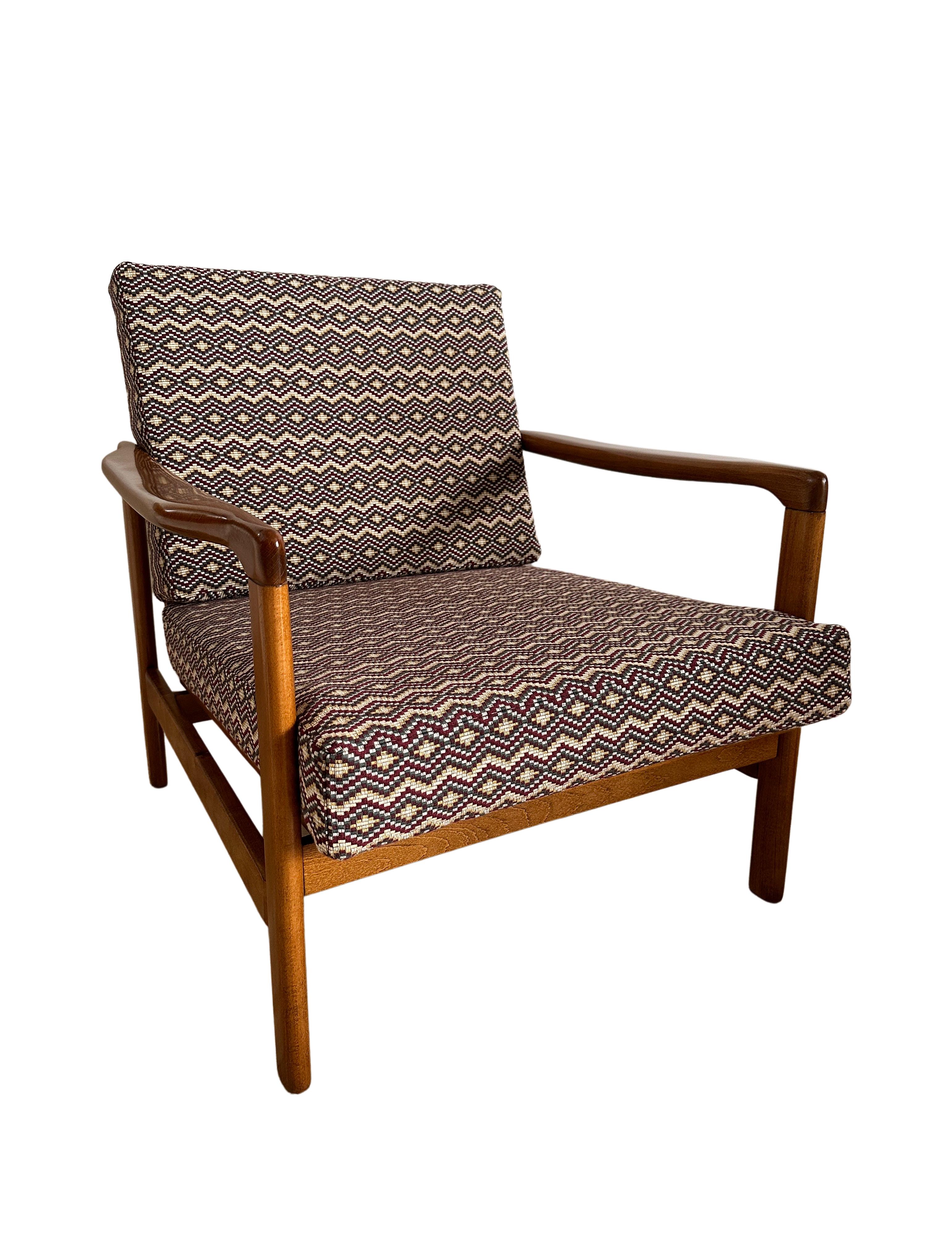 Midcentury Armchair, in Geometric and Ethnic Fabric, Europe, 1960s For Sale 10