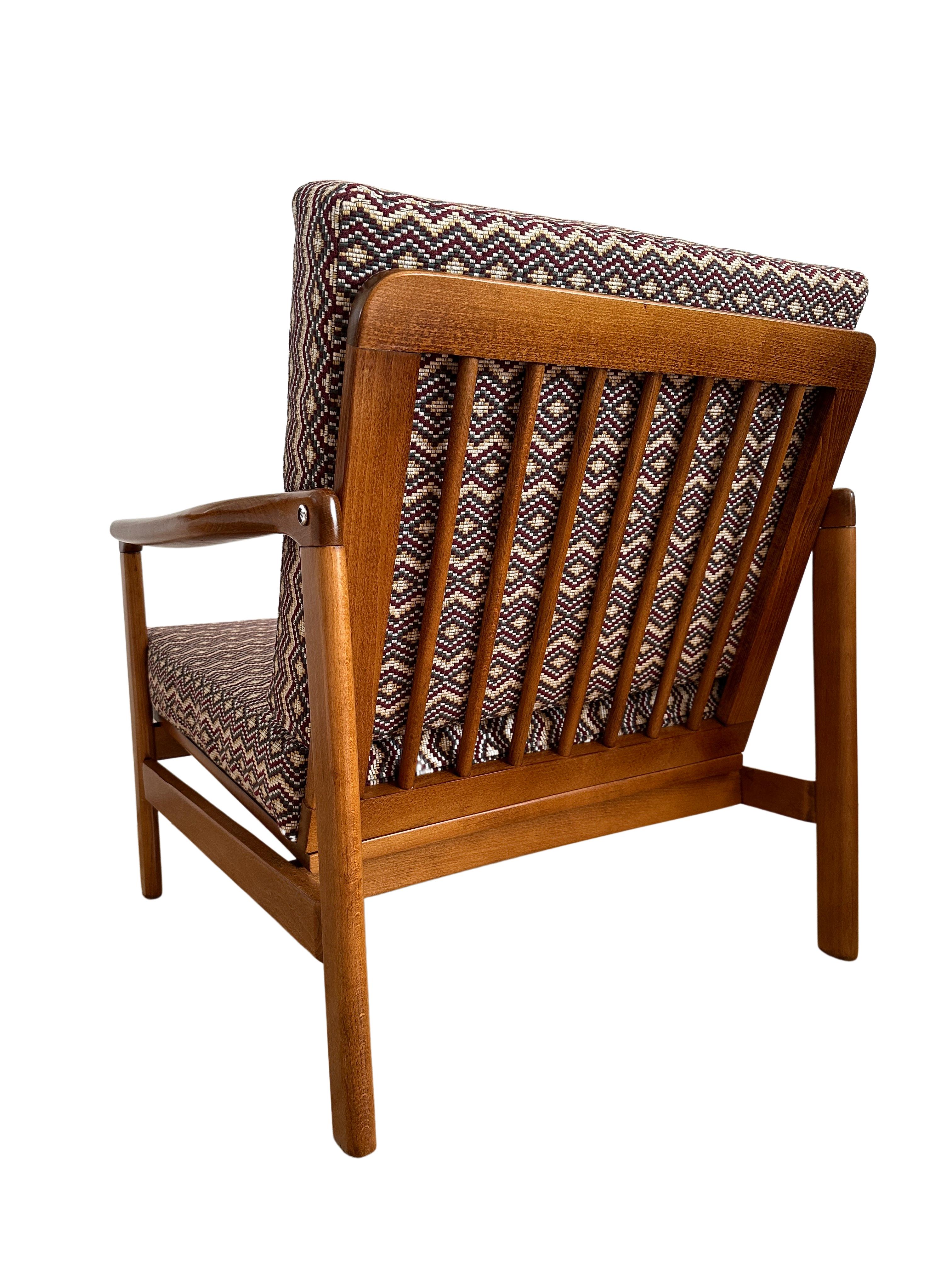 Midcentury Armchair, in Geometric and Ethnic Fabric, Europe, 1960s In Excellent Condition For Sale In WARSZAWA, 14
