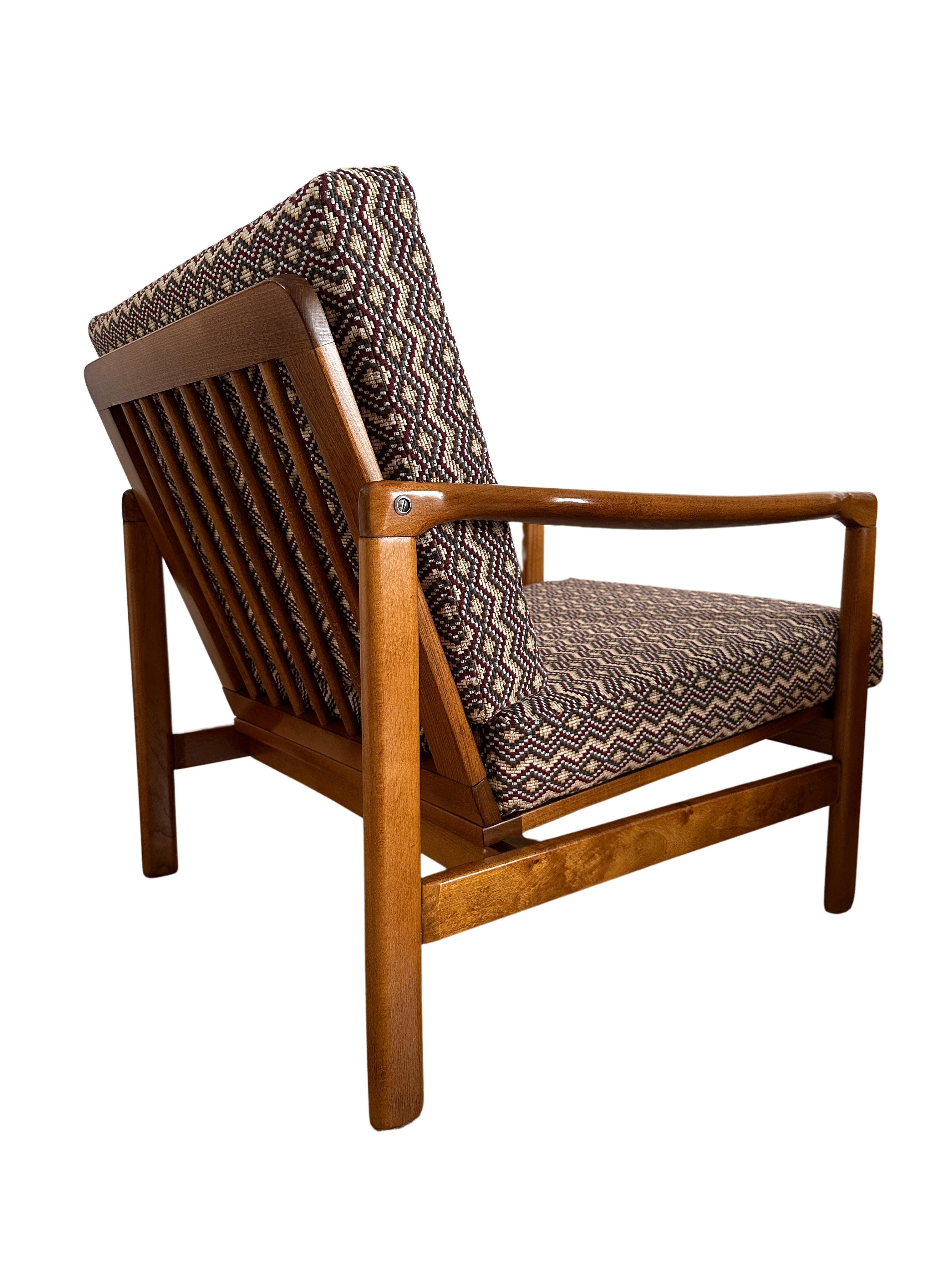 Midcentury Armchair, in Geometric and Ethnic Fabric, Europe, 1960s For Sale 2