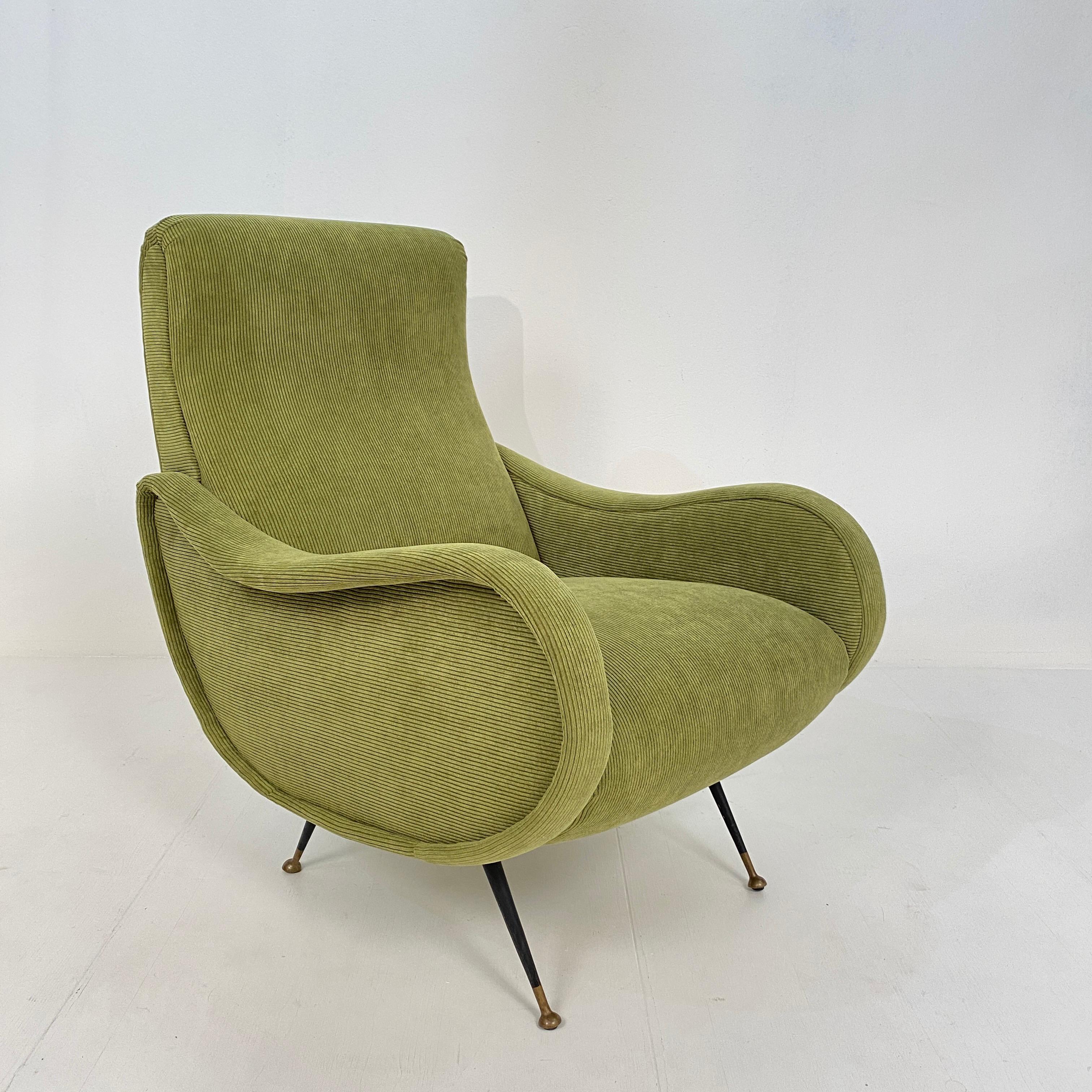 This midcentury armchair in the style of Marco Zanuso was made in the 1950s.
It is beautiful re-upholstered in a light green cord fabric with very great details.
It has got some very nice tapered metal legs with brass endings
A unique piece which