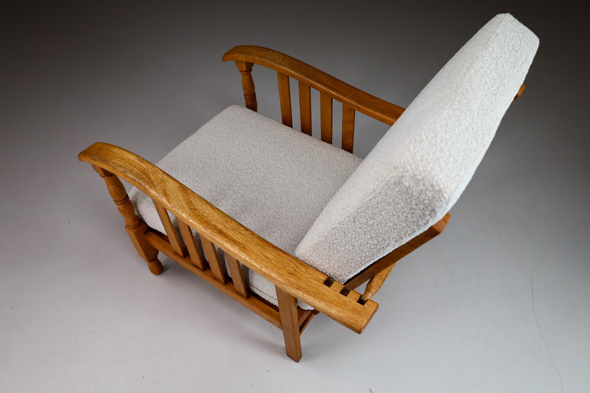 Sessel aus der Mitte des Jahrhunderts aus Eiche und neu gepolstertem Stoff, Frankreich 1950er Jahre im Zustand „Gut“ im Angebot in Almelo, NL