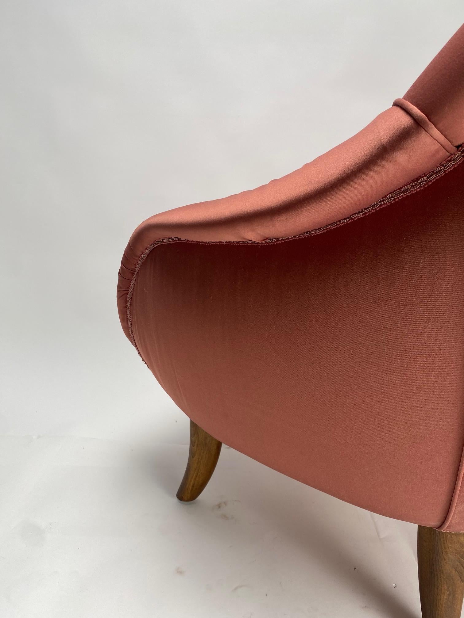 Sillón de mediados de siglo en satén rosa, estilo Gio Ponti, Italia, años 50 Raso en venta