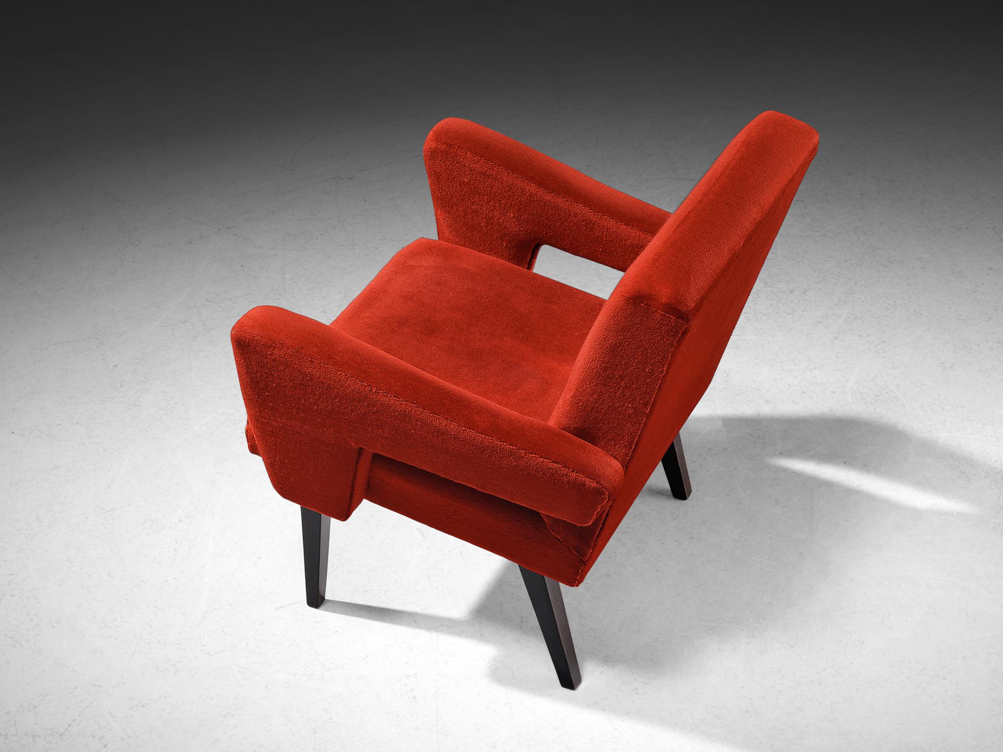 Mid-Century Armchair in Red Velvet Upholstery In Good Condition For Sale In Waalwijk, NL