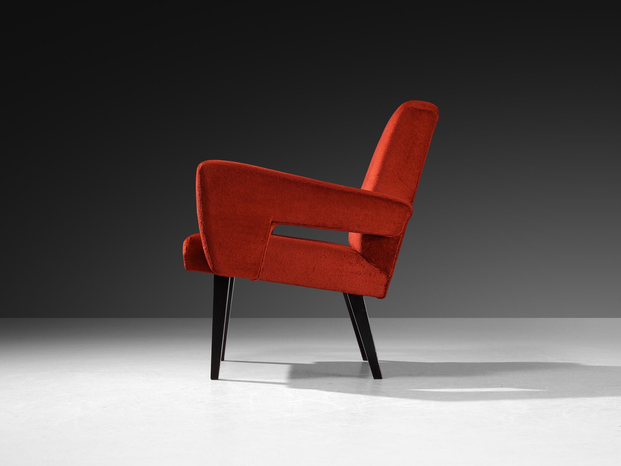 Mid-Century Armchair in Red Velvet Upholstery For Sale 1