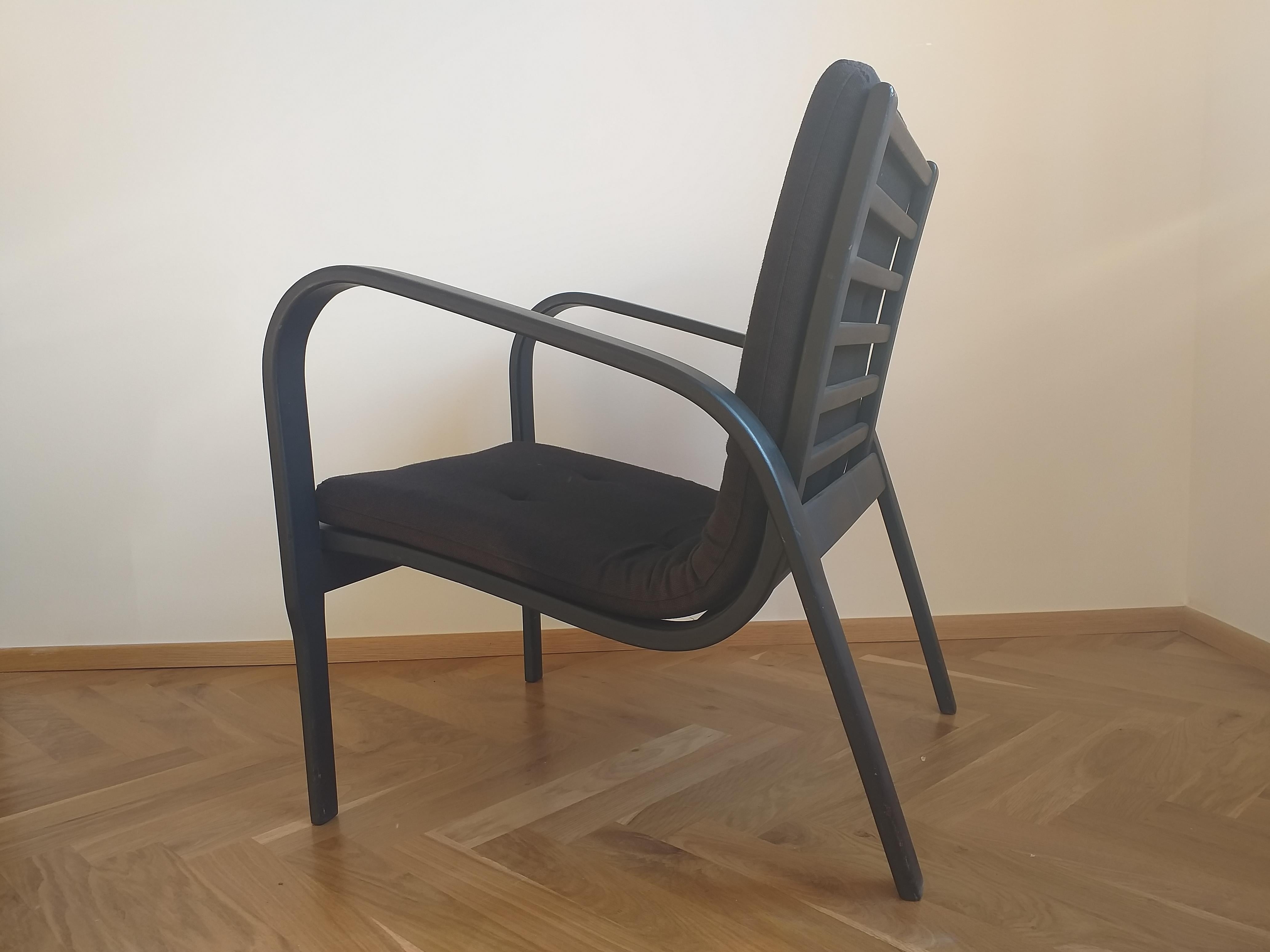 Sessel aus der Mitte des Jahrhunderts im Stil von Kropacek und Kozelka:: 1970er Jahre (Lackiert) im Angebot
