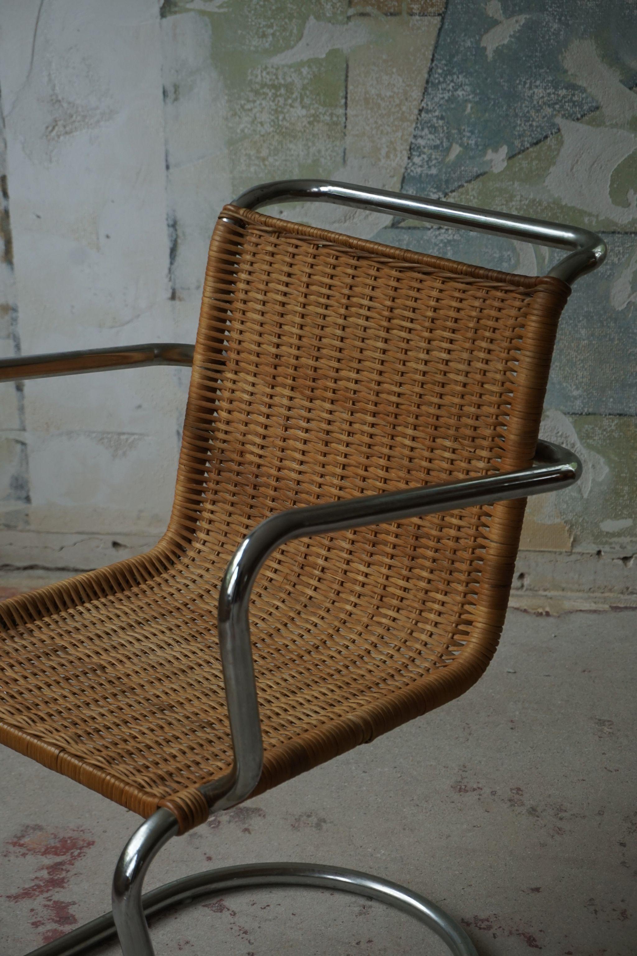 Elegant mid century armchair in wicker and steel, Bauhaus style, 1940s.

A pair is available. The chairs are in a really good vintage condition.

In the style of Marcel Breuer & Mart Stam.