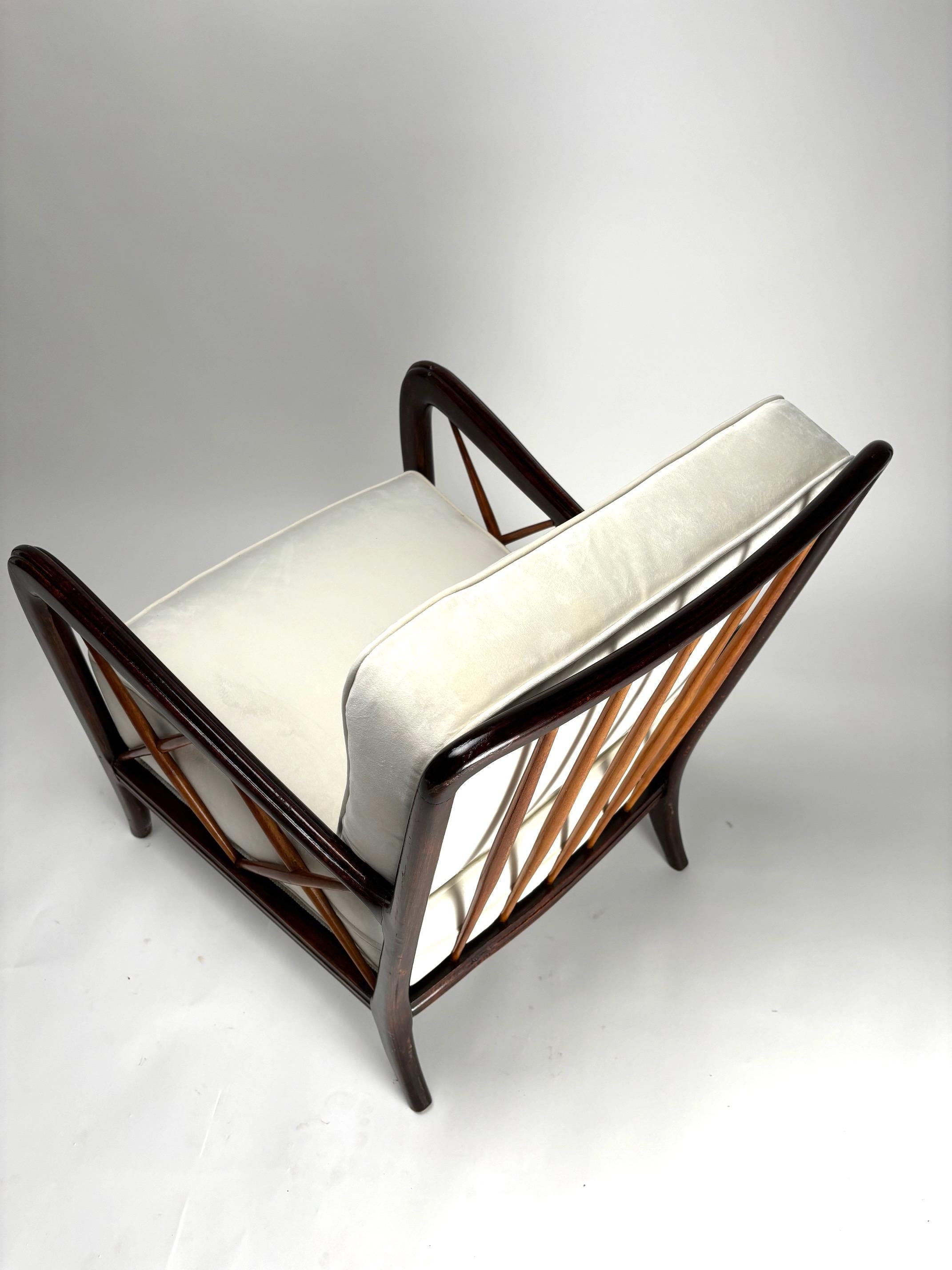 Sillón de mediados de siglo, estilo Paolo Buffa, Italia Años 50 mediados del siglo XX en venta