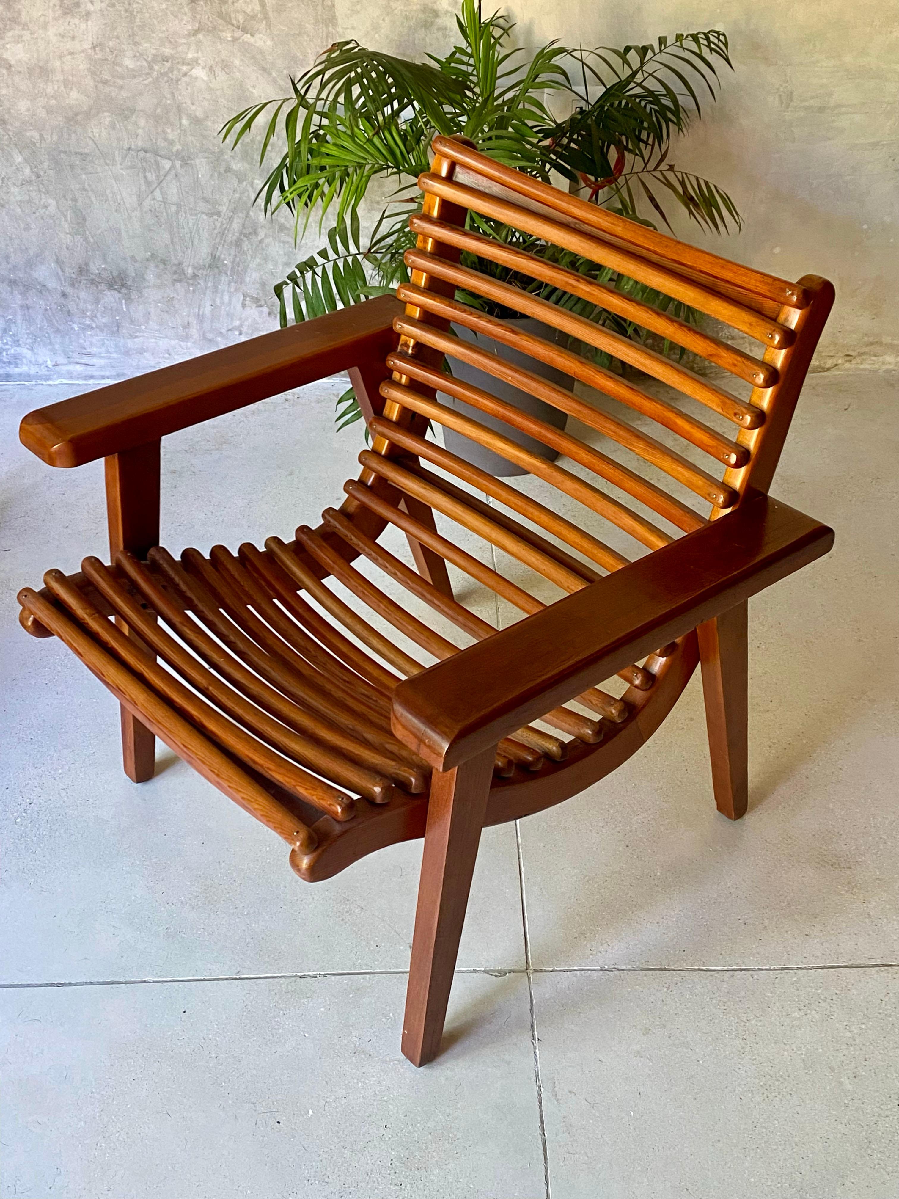 Modernistischer Sessel von M. Van Beuren. Diese Stücke heißen 