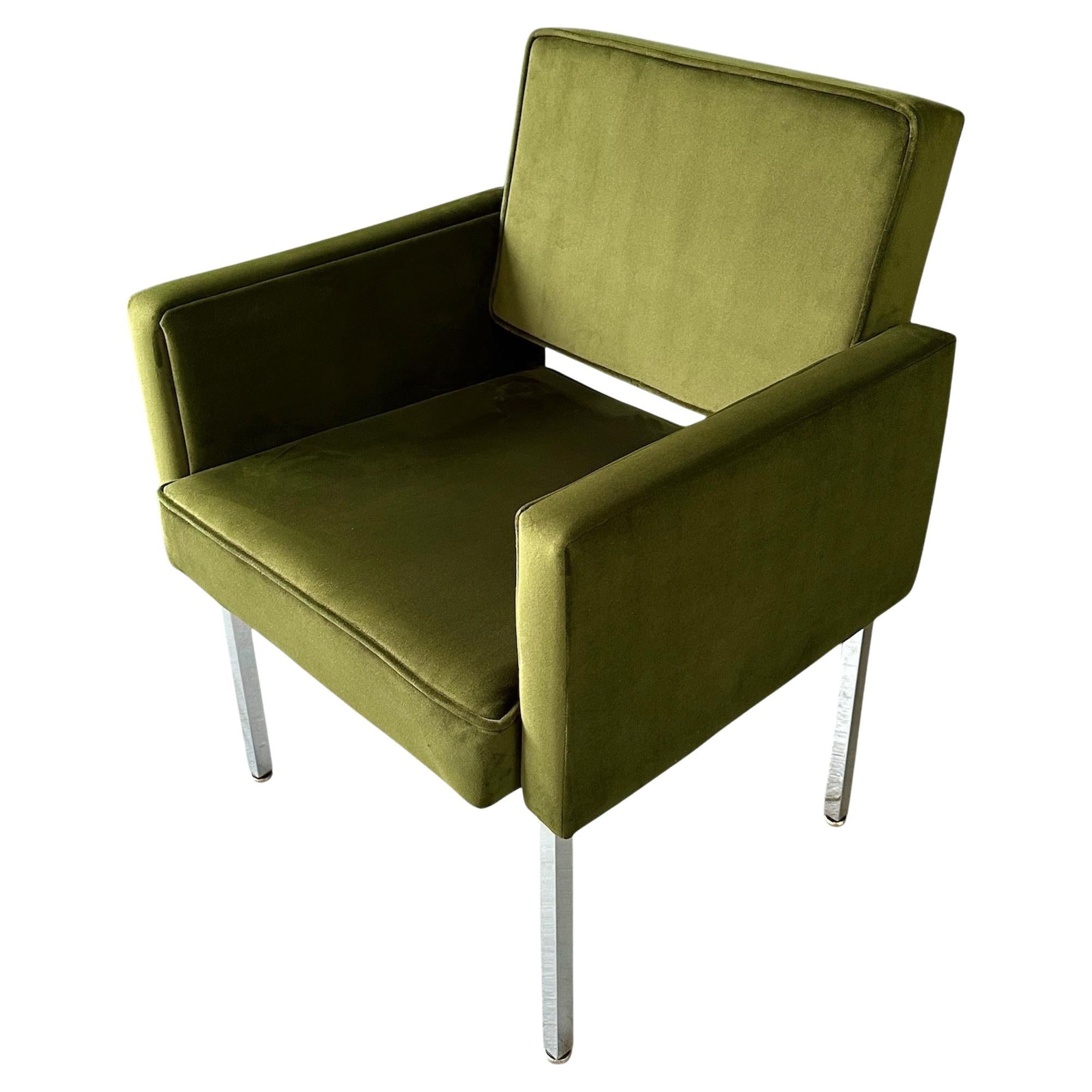 Mid Century Armchair Upholstered in Green Velvet in the Style of Knoll For Sale