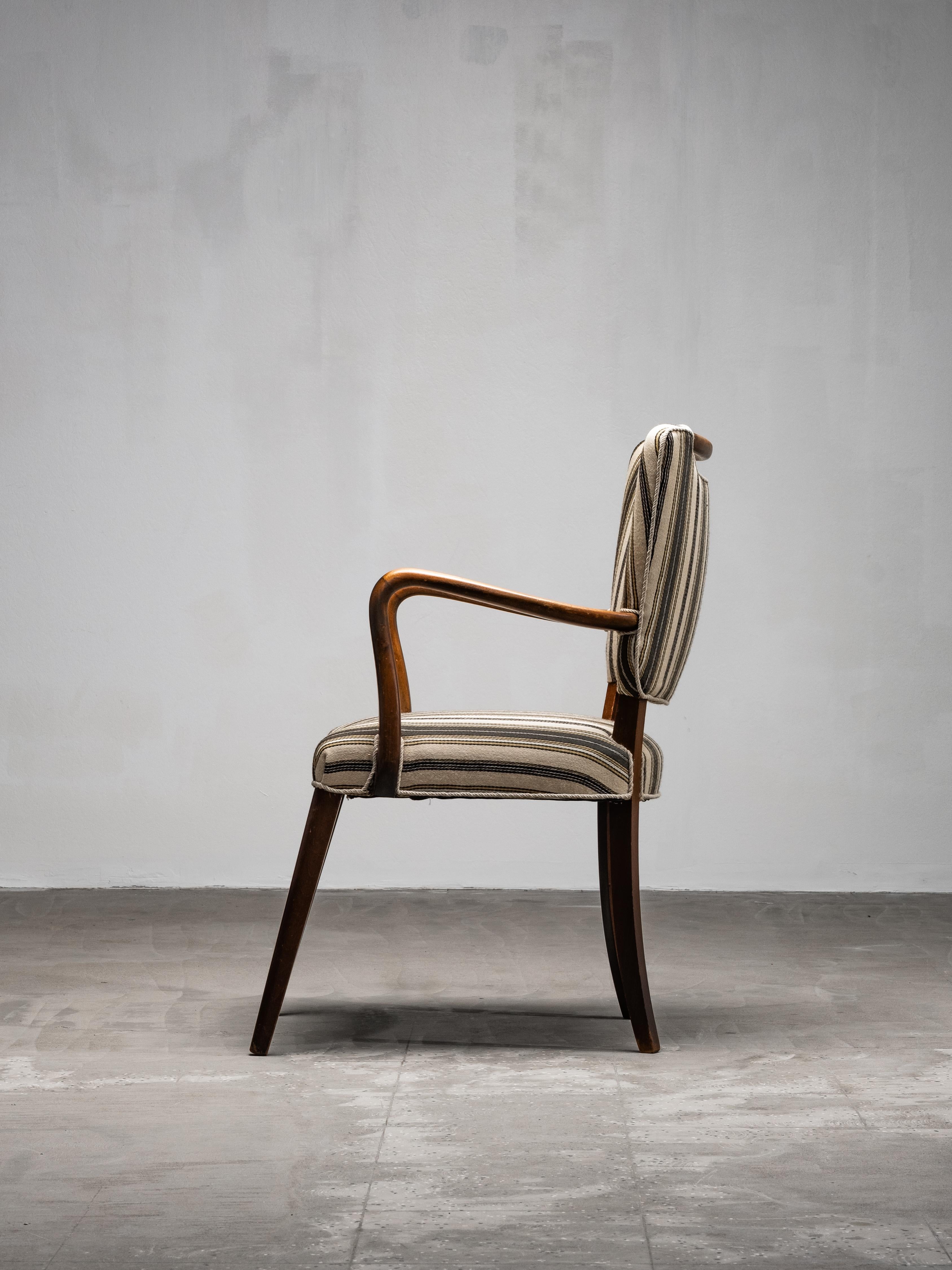 Mid-Century Armchair with Original Striped Wool Upholstery, Danish Designer en vente 3