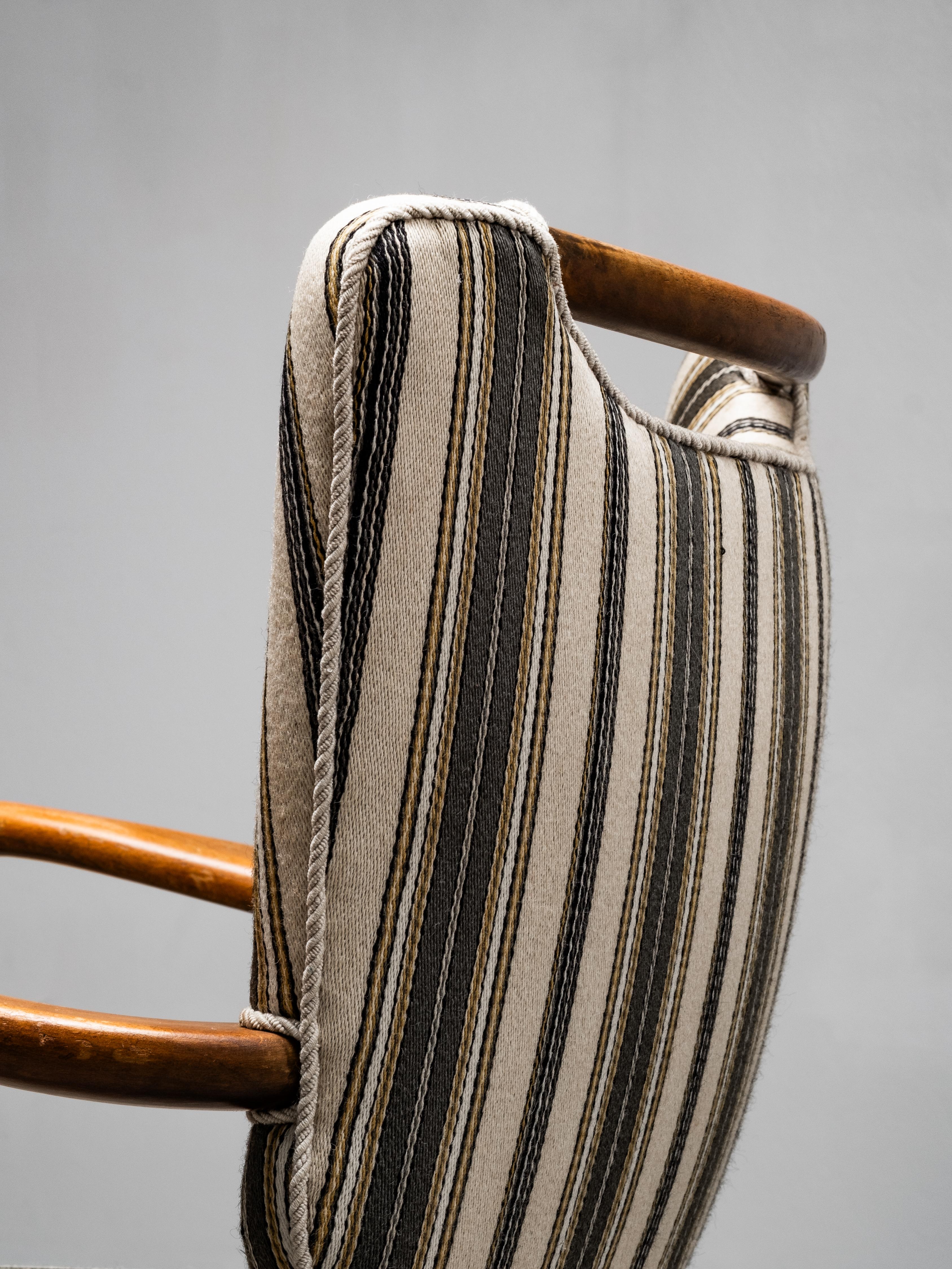 Mid-Century Armchair with Original Striped Wool Upholstery, Danish Designer en vente 4