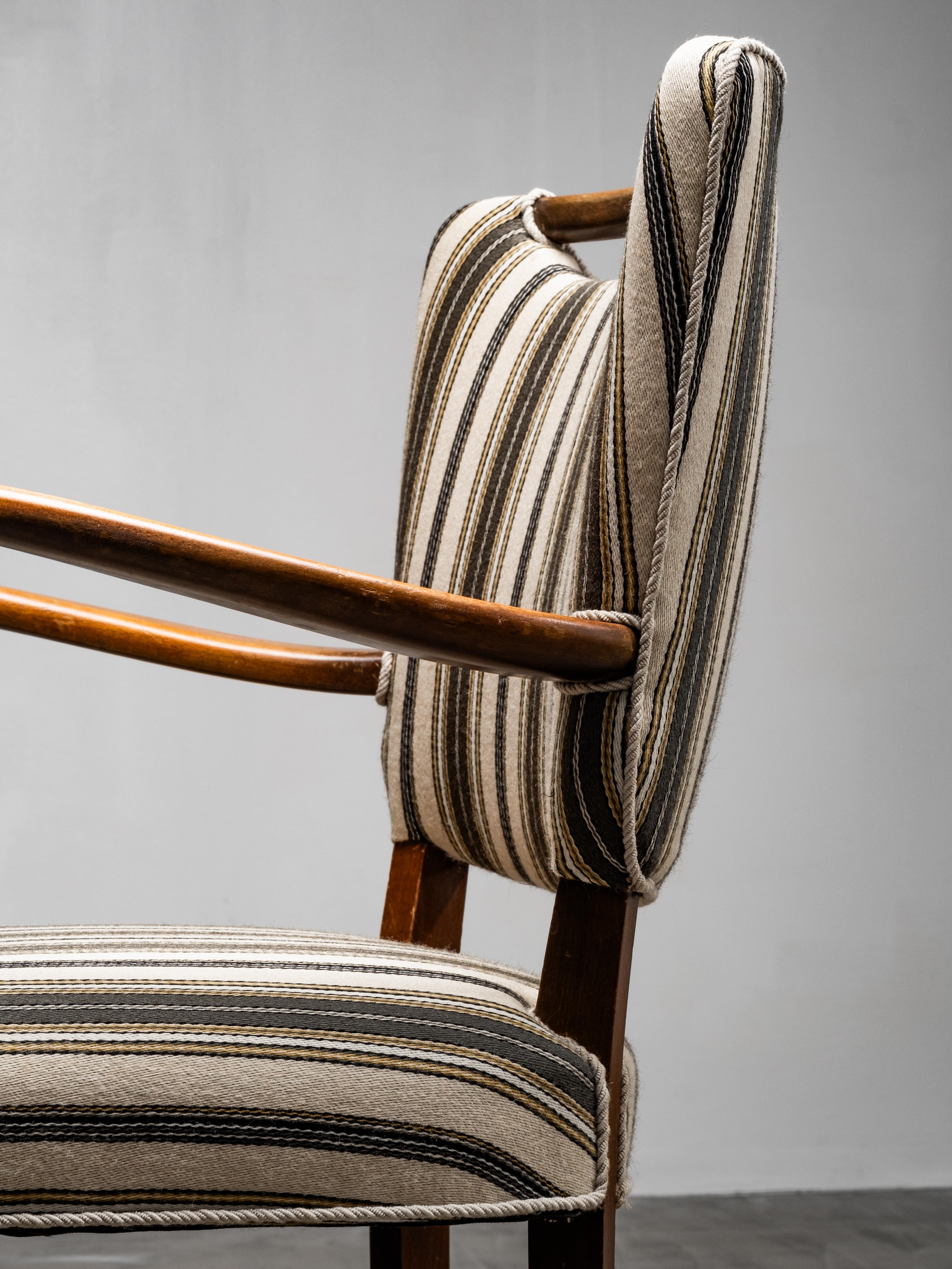 Mid-Century Armchair with Original Striped Wool Upholstery, Danish Designer en vente 7