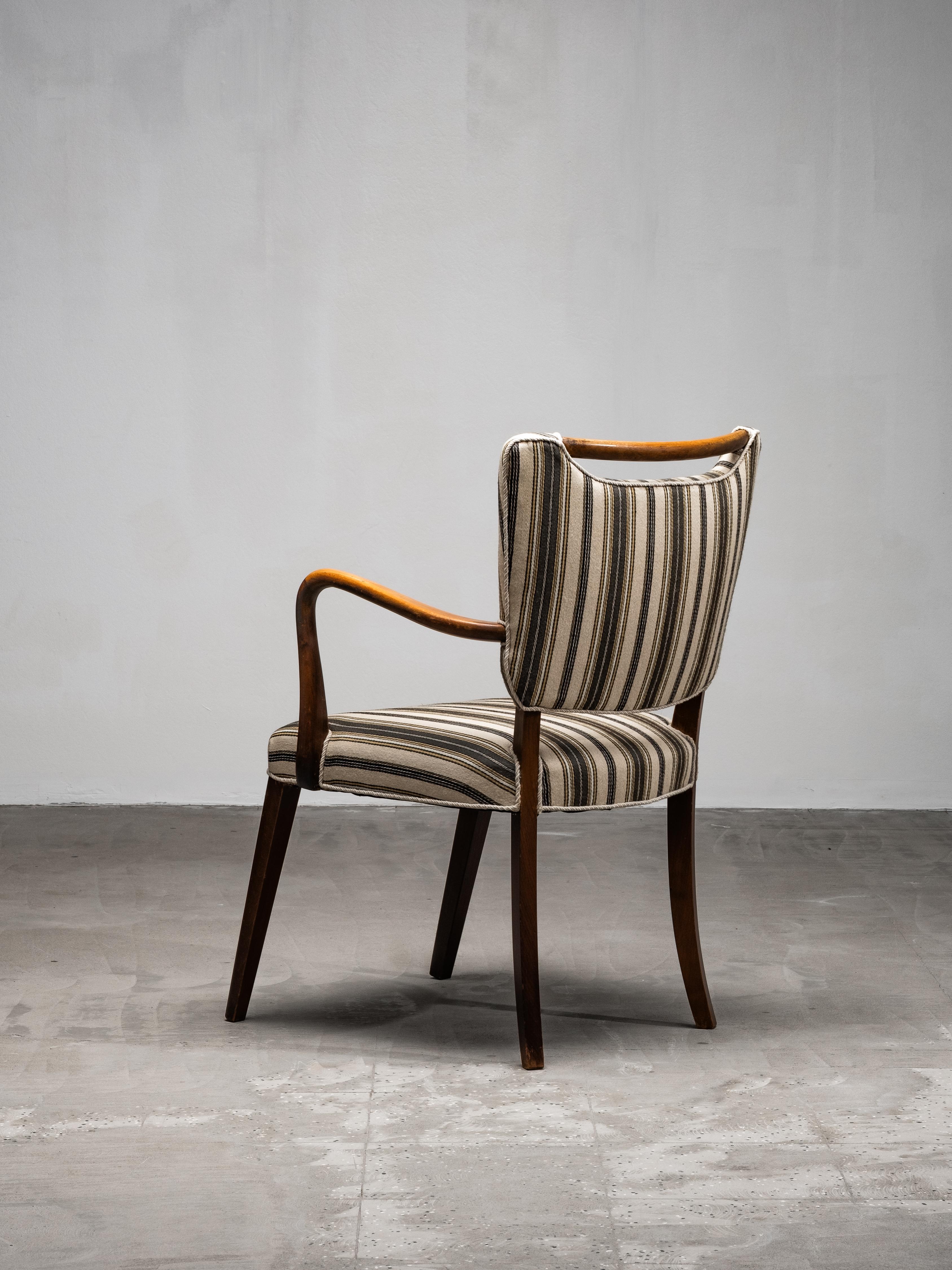 Mid-Century Armchair with Original Striped Wool Upholstery, Danish Designer en vente 8