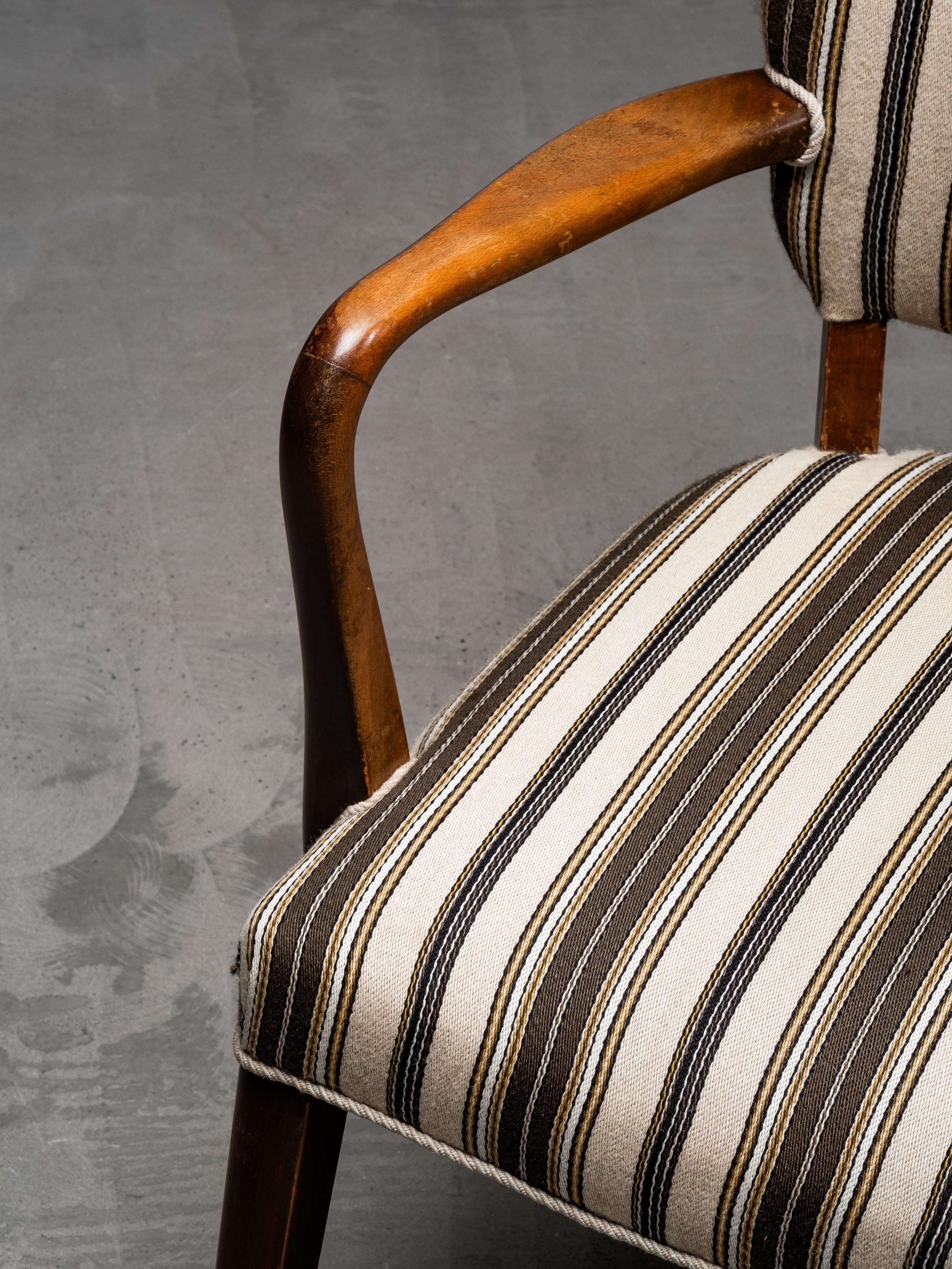 Danois Mid-Century Armchair with Original Striped Wool Upholstery, Danish Designer en vente