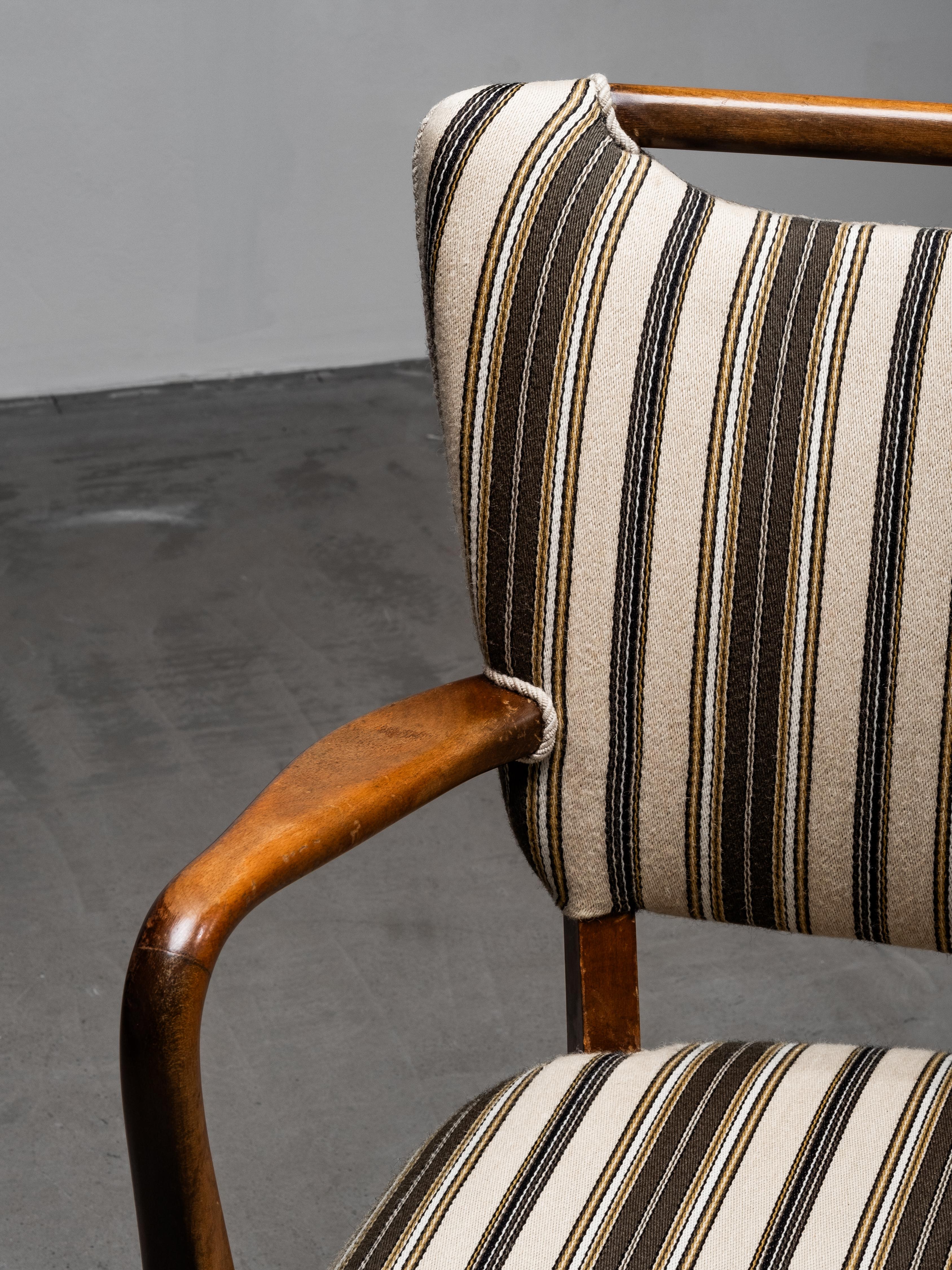 Mid-Century Armchair with Original Striped Wool Upholstery, Danish Designer Bon état - En vente à Karis, Nyland