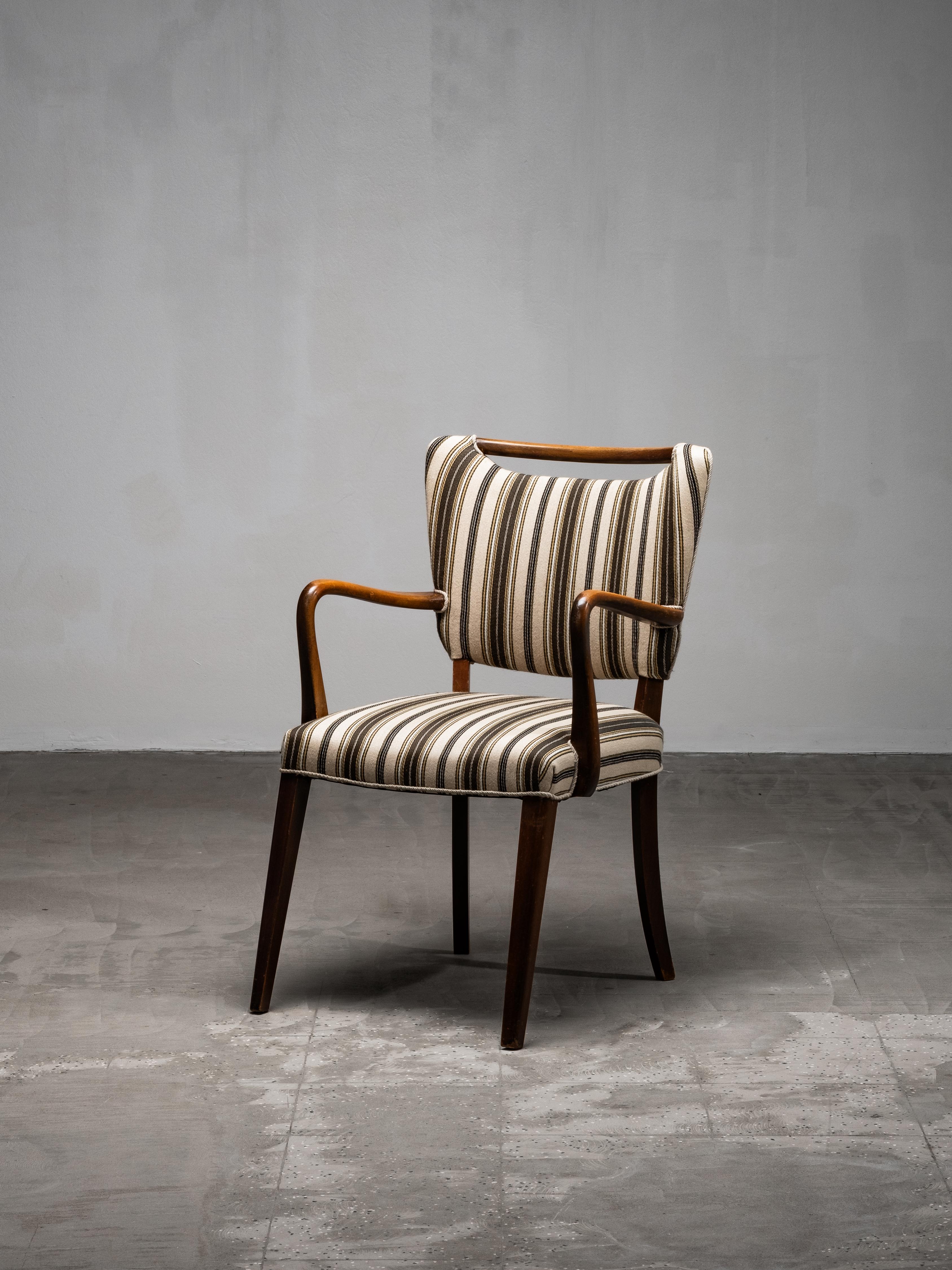 Mid-Century Armchair with Original Striped Wool Upholstery, Danish Designer en vente 1