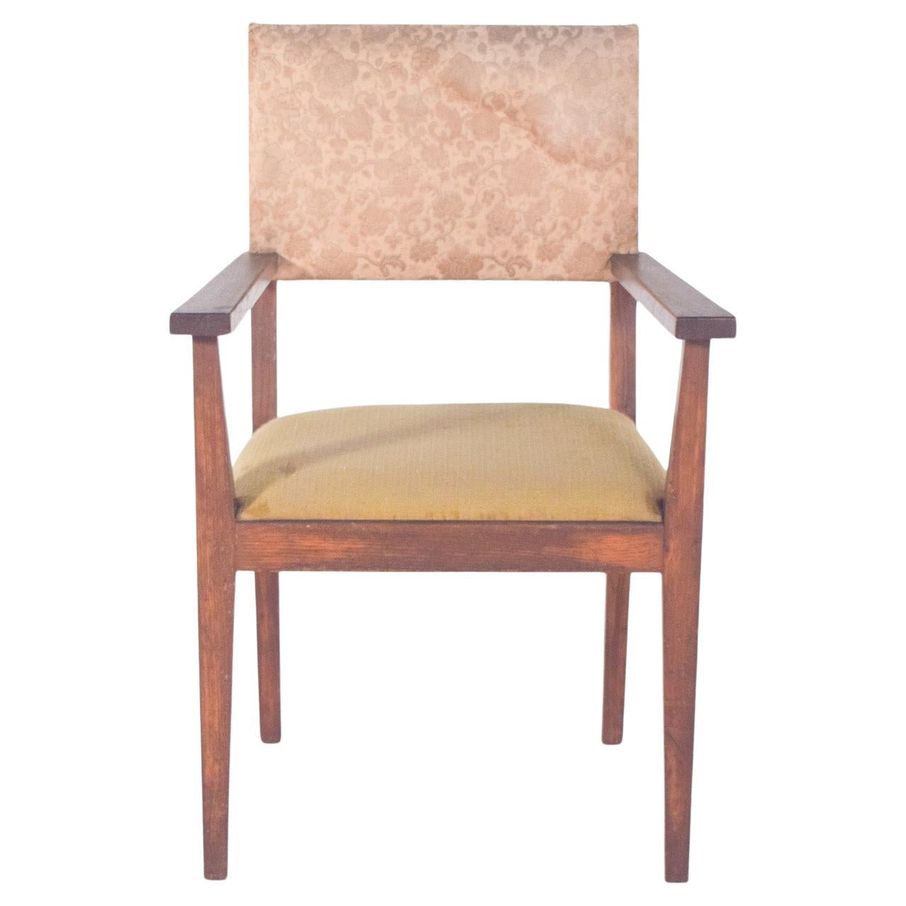 Sillón de mediados de siglo con asiento y respaldo tapizados en venta