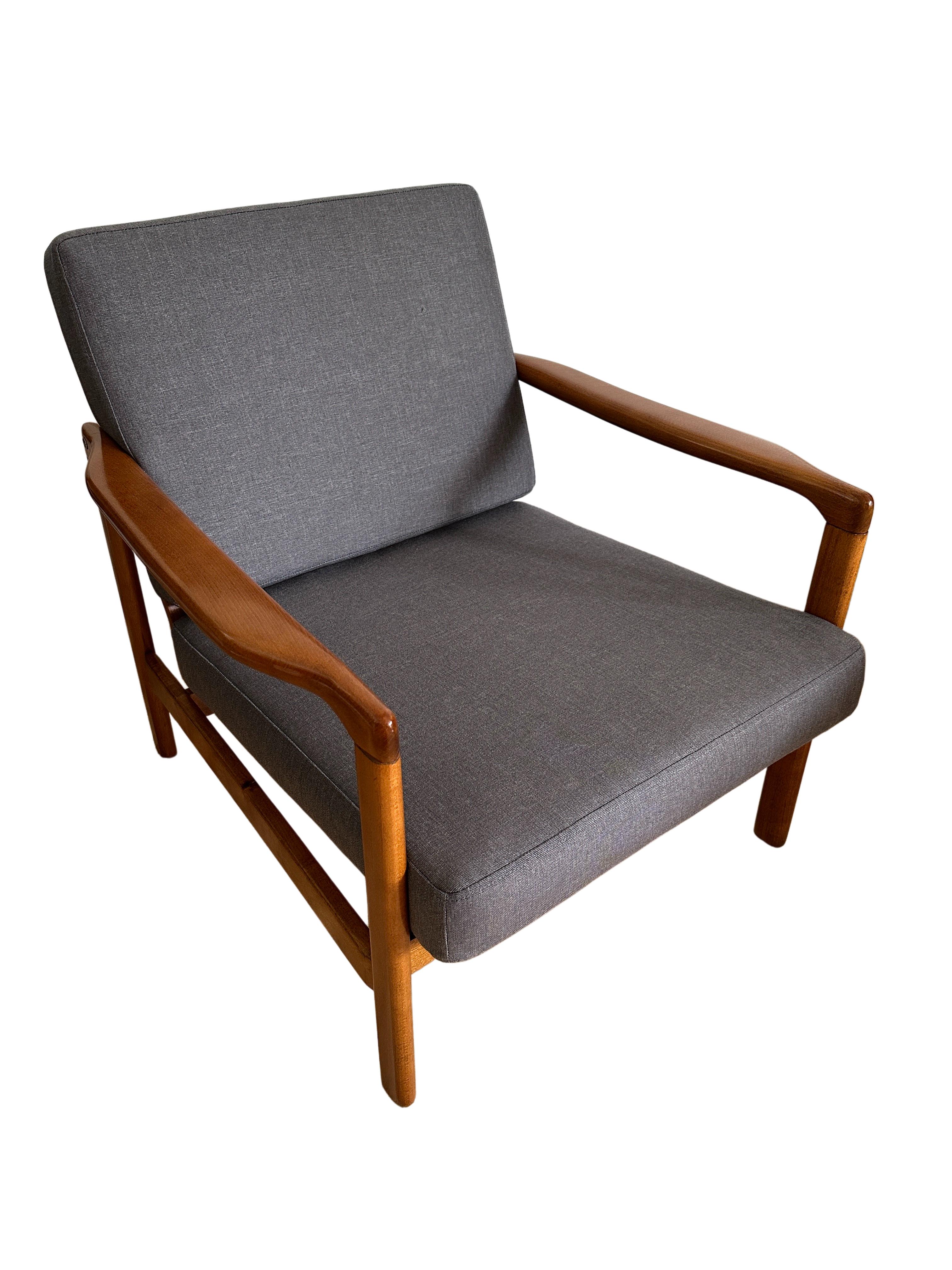 Mid-Century Armchair, Wood and Grey Kvadrat Upholstery, Europe, 1960s For Sale 2