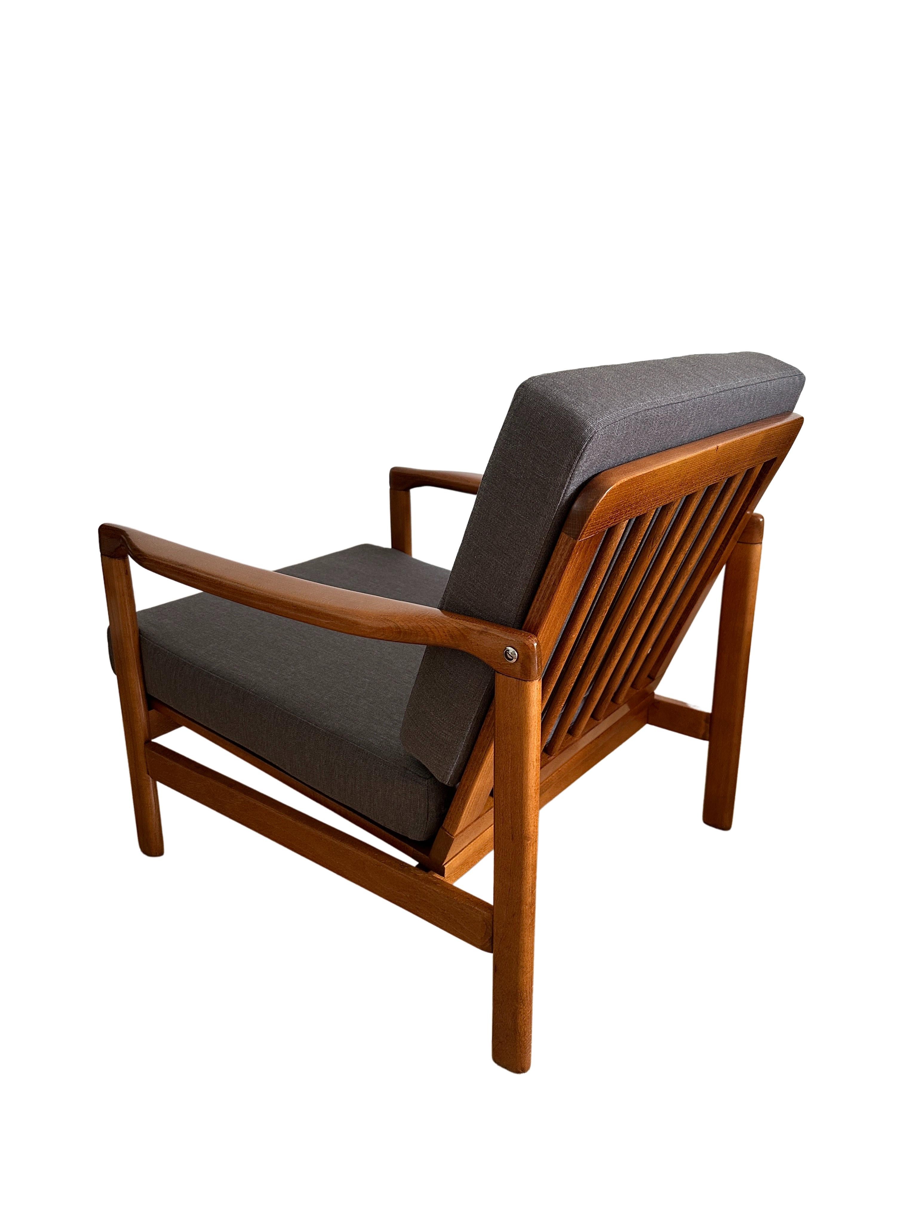 Mid-Century Modern Mid-Century Armchair, Wood and Grey Kvadrat Upholstery, Europe, 1960s For Sale