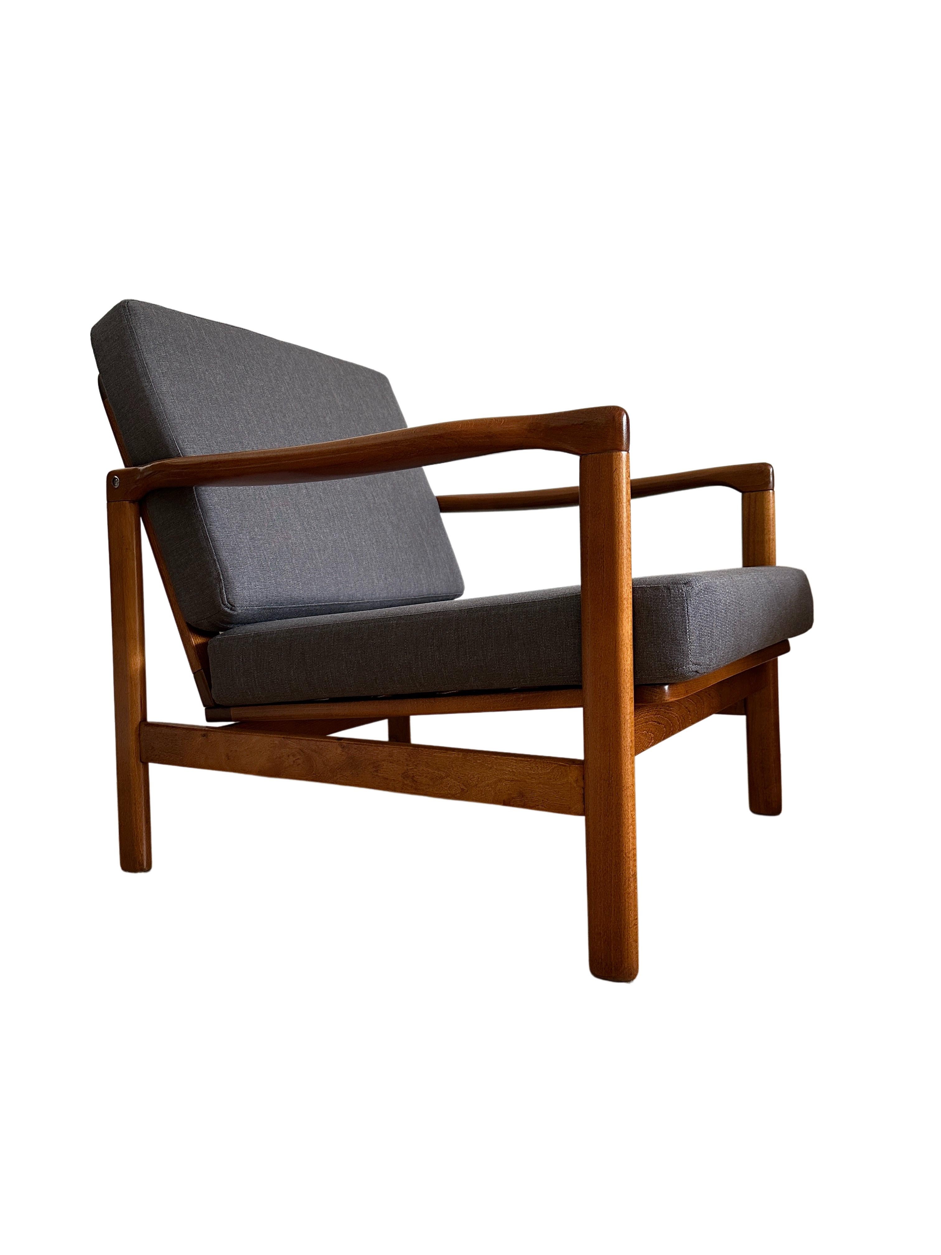 Hand-Crafted Mid-Century Armchair, Wood and Grey Kvadrat Upholstery, Europe, 1960s For Sale