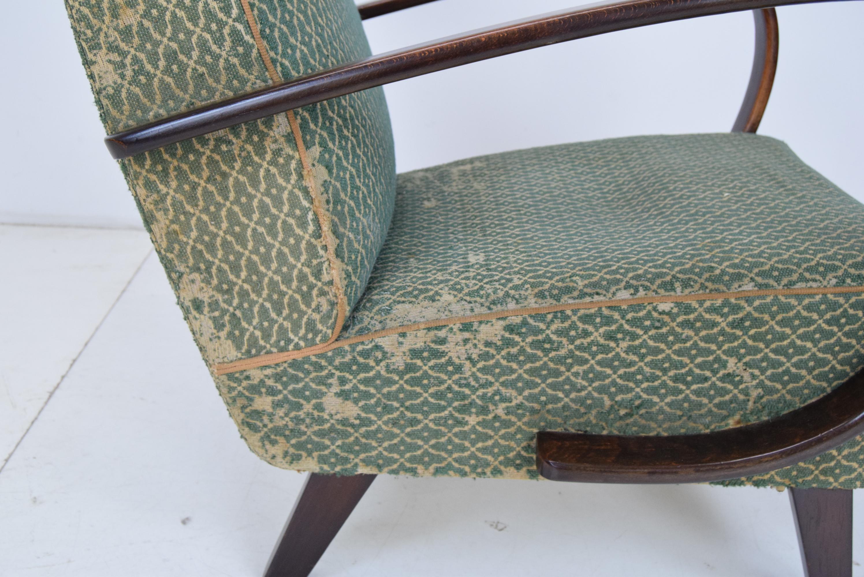 Sessel aus der Mitte des Jahrhunderts, entworfen von Jindrich Halabala, 1950er Jahre im Angebot 3