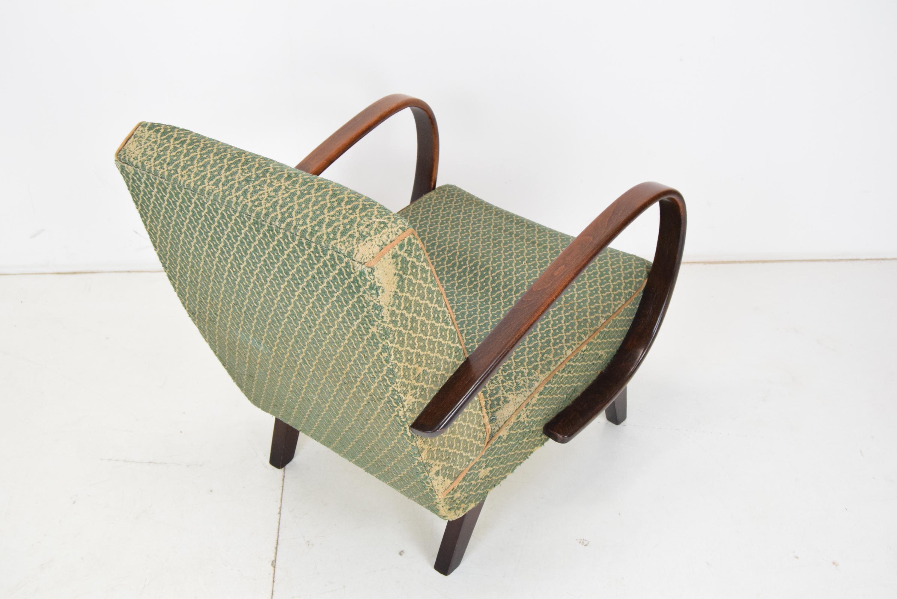 Sessel aus der Mitte des Jahrhunderts, entworfen von Jindrich Halabala, 1950er Jahre im Angebot 1