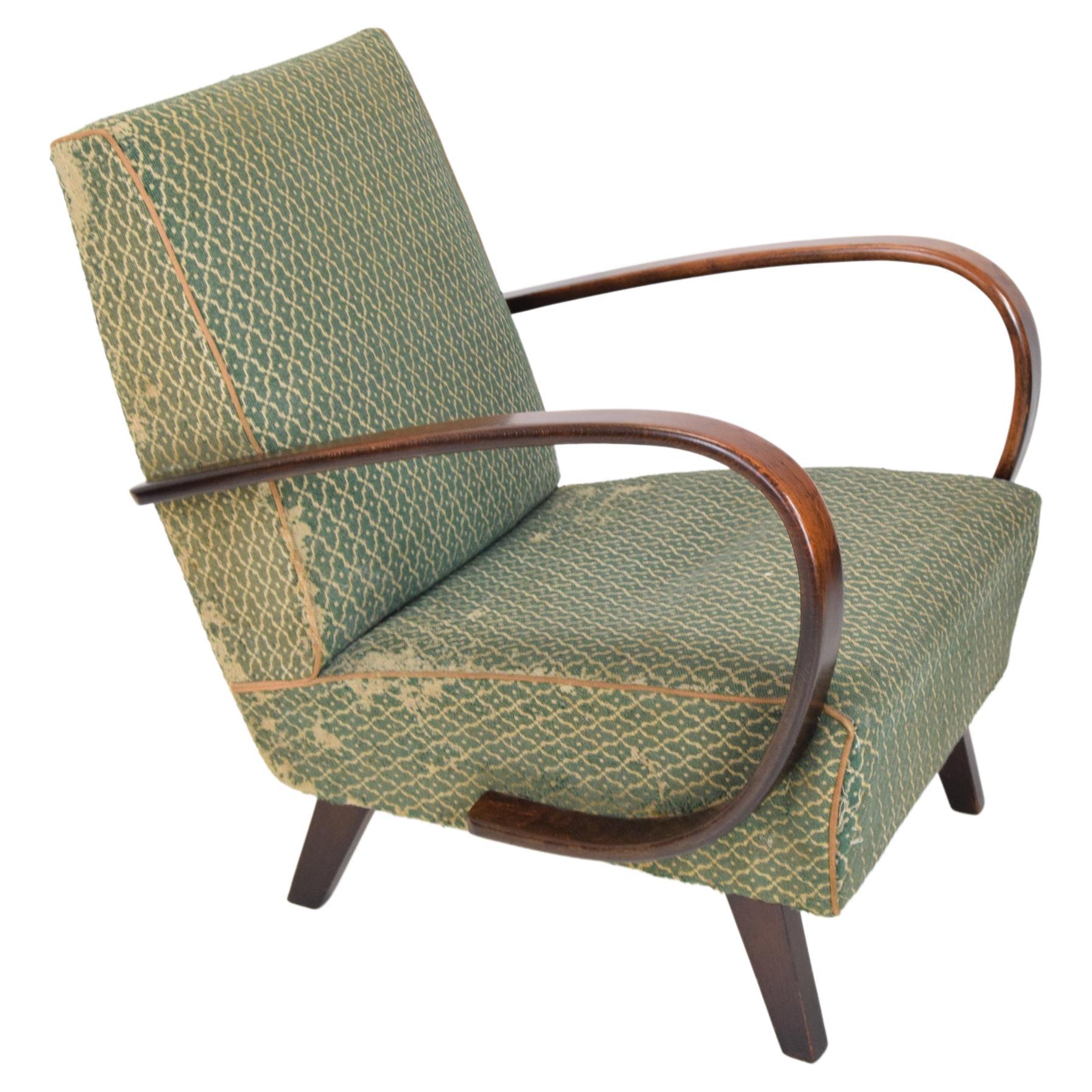 Sessel aus der Mitte des Jahrhunderts, entworfen von Jindrich Halabala, 1950er Jahre im Angebot