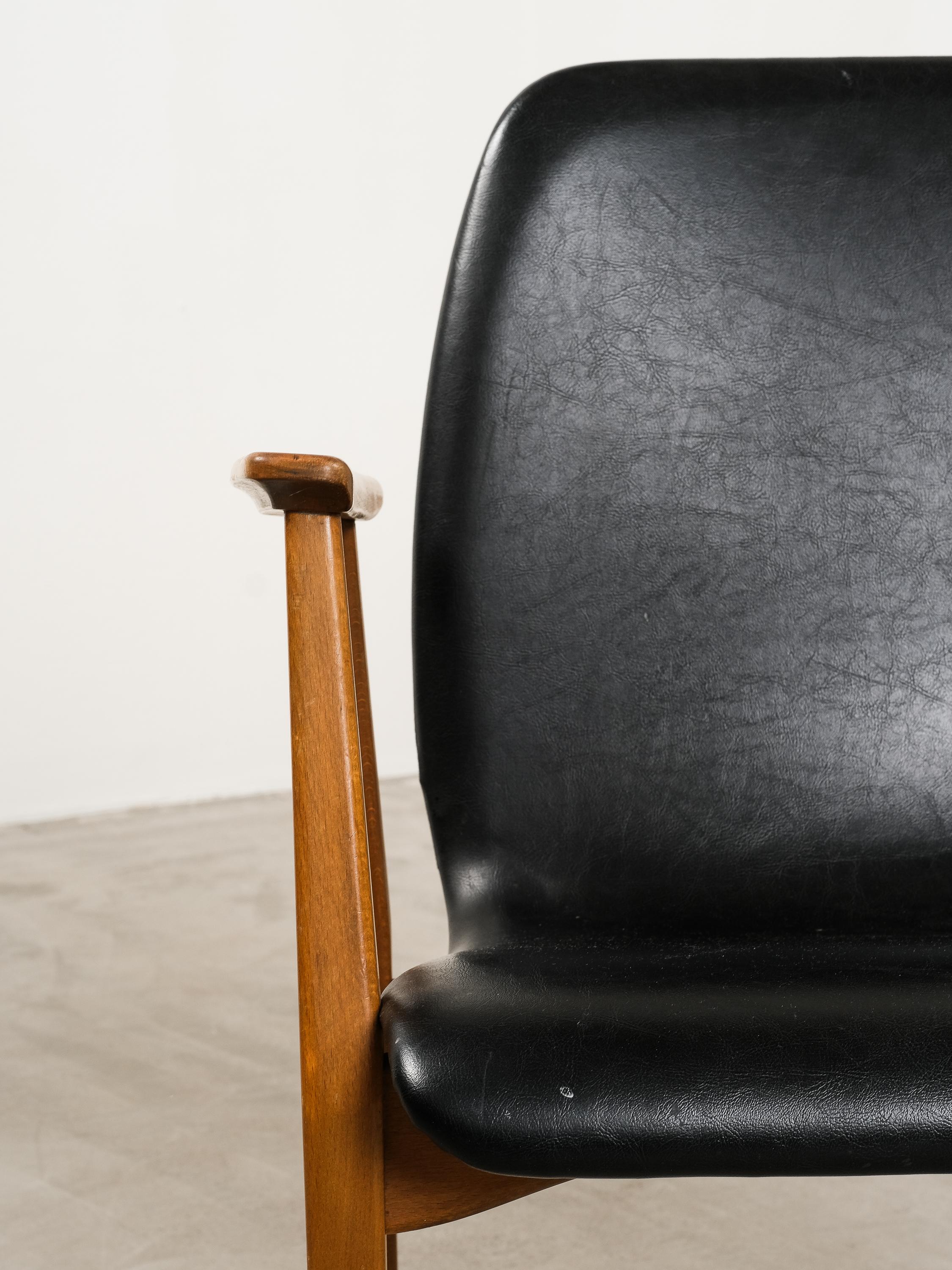 Fauteuils du milieu du siècle par Svegards, Markaryd, Suède en vente 1