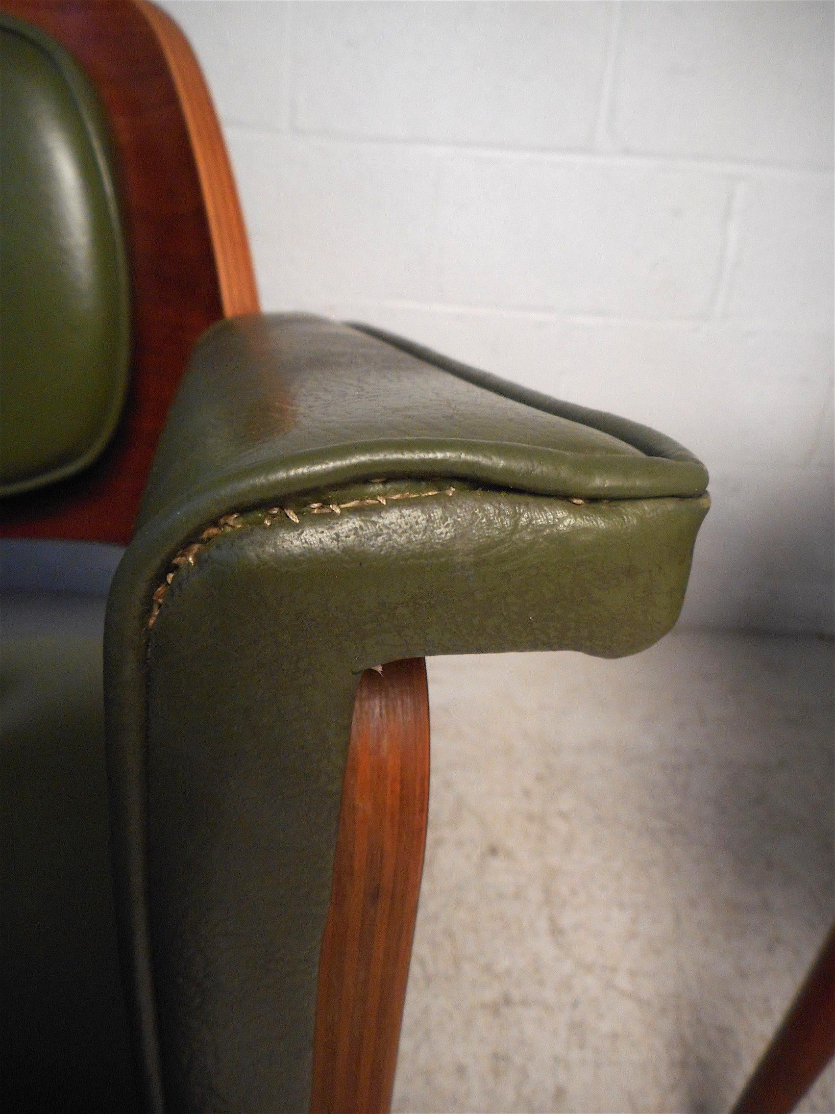 Mid-Century Modern Midcentury Armchairs by Taylor Chair Co., a Pair