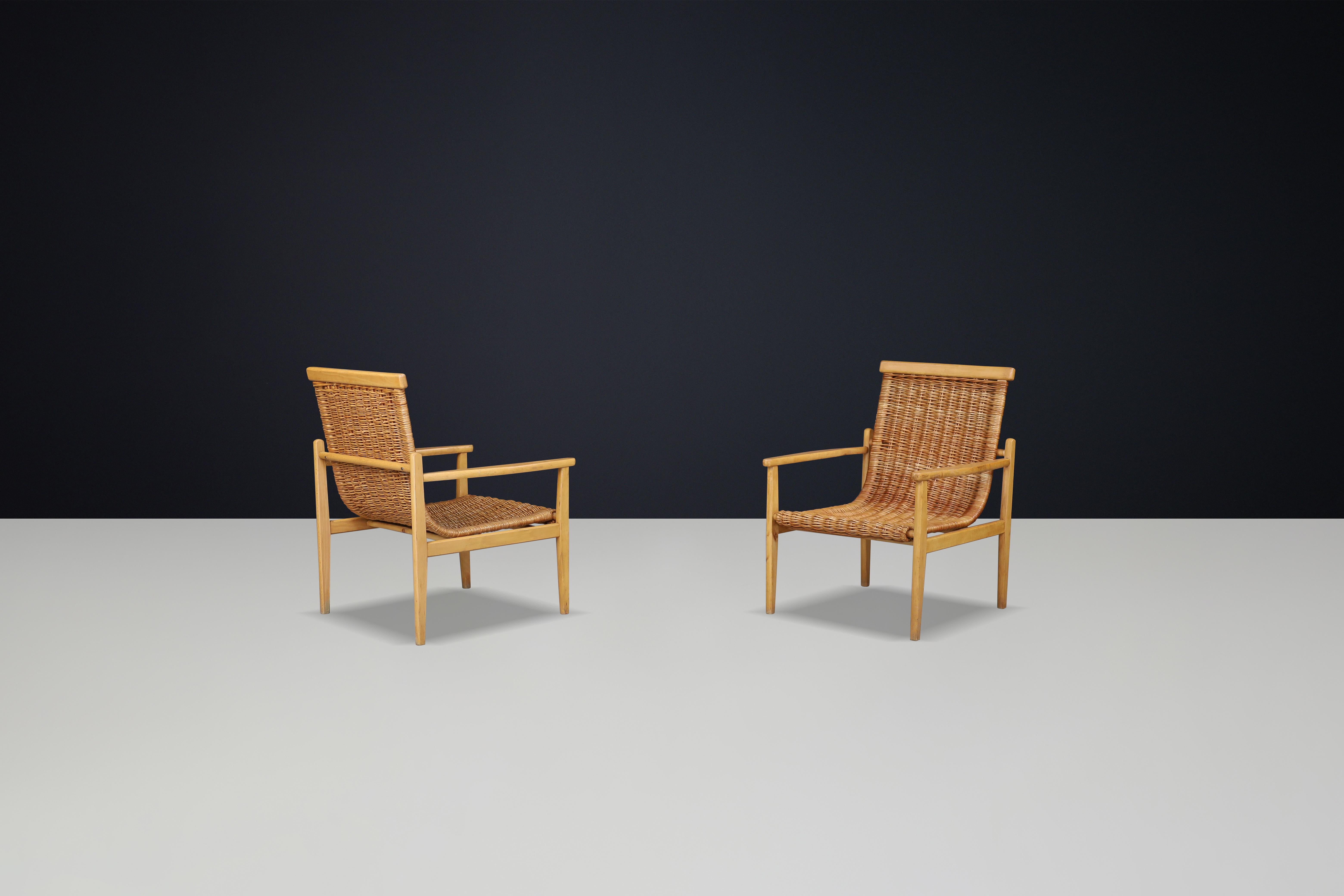 Rattan Poltrone di metà secolo disegnate da Jan Kalous per ÚLUV, Cecoslovacchia, anni '60 in vendita