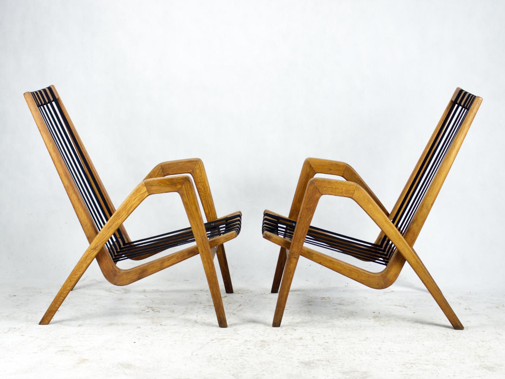 Ces fauteuils ont été conçus dans les années 1950 par l'architecte tchèque Ján Vanek pour l'ULUV (siège de l'art populaire) en Tchécoslovaquie. Les fauteuils faisaient partie de l'inventaire de la cinématographie d'État tchécoslovaque (studios de