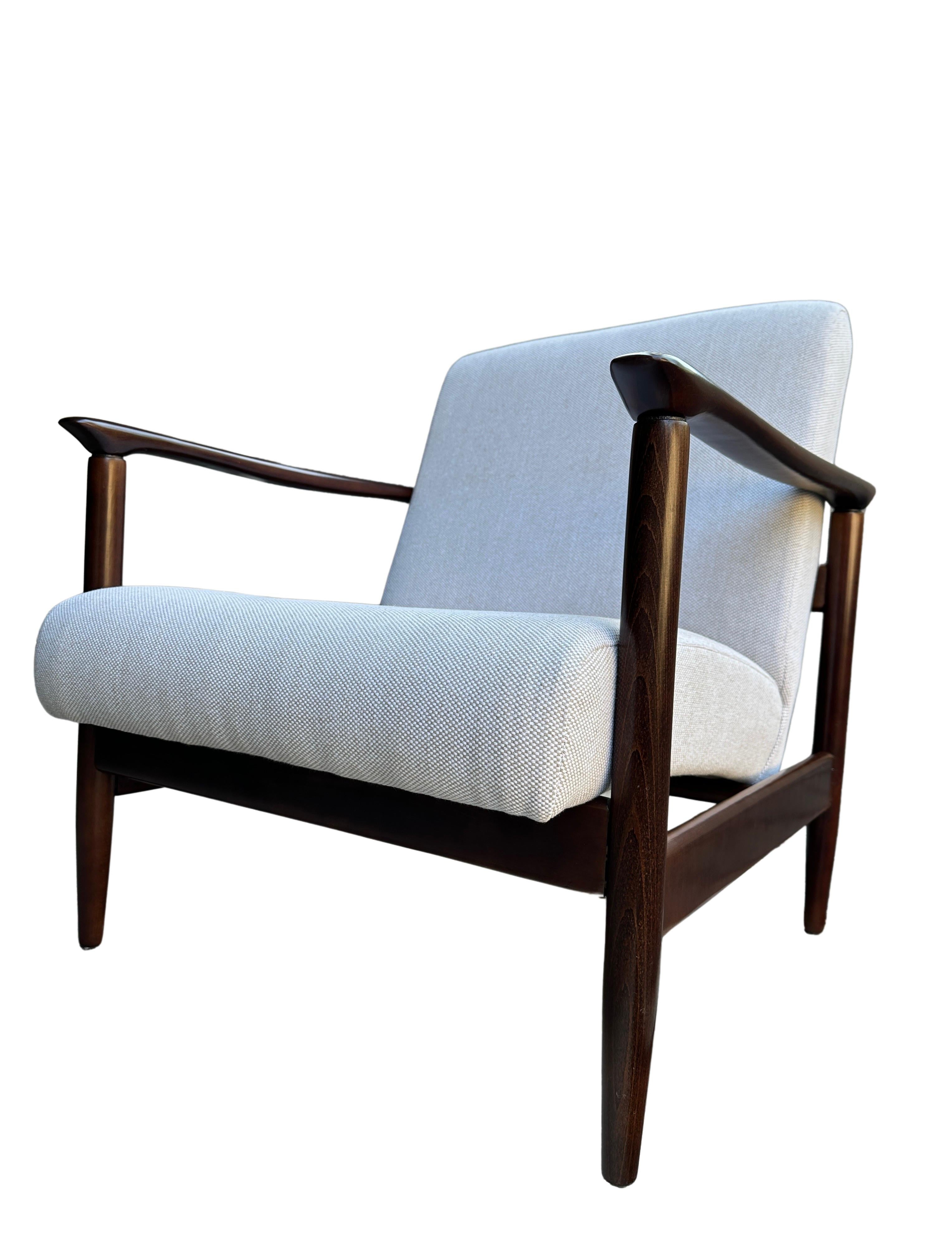 Mid Century Armchairs in Beige Linen, by Edmund Homa, 1960s, Set of Two In Excellent Condition For Sale In WARSZAWA, 14