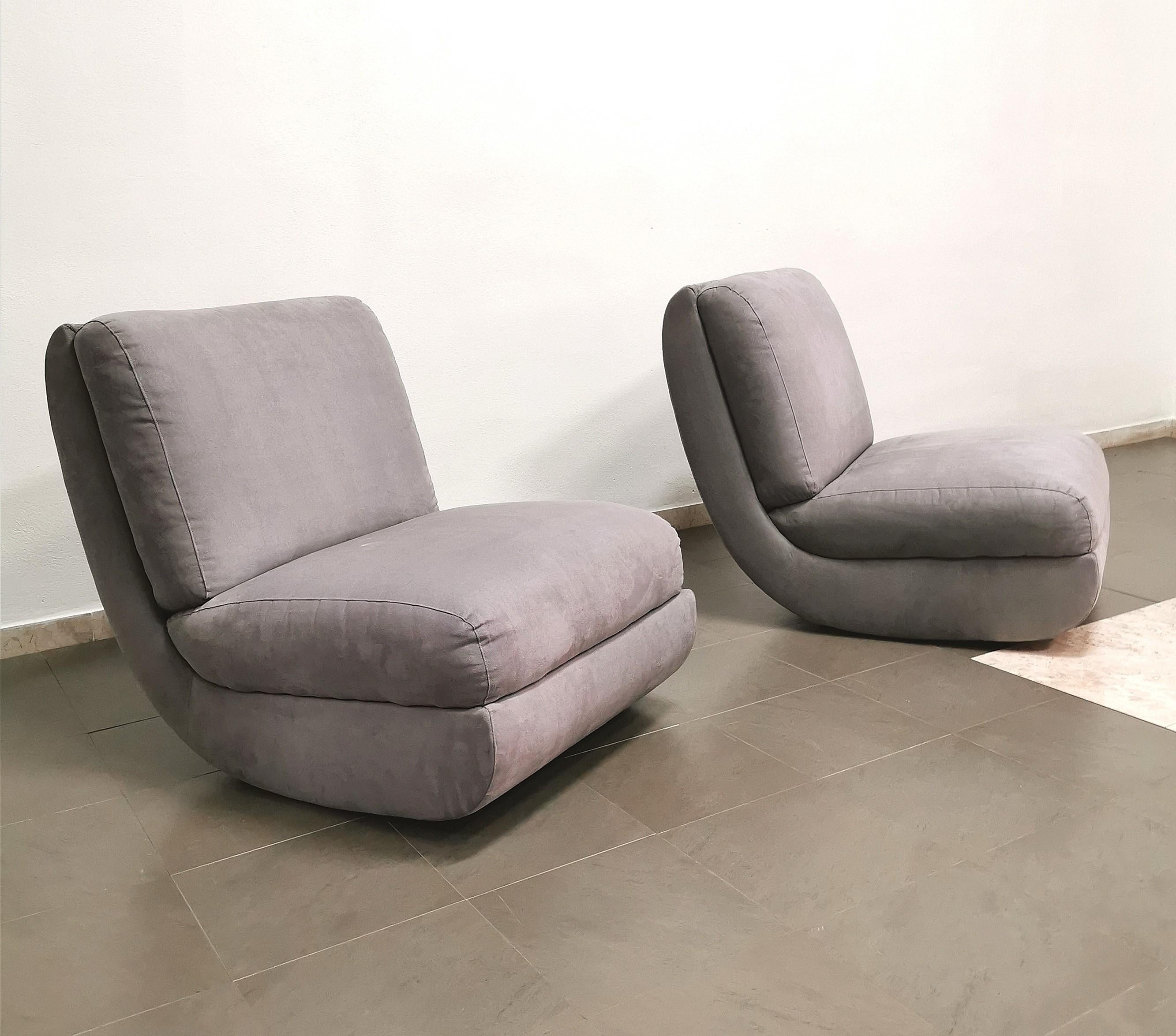 Set of 2 wonderful and rare armchairs with curvilinear shapes in smooth gray velvet with 4 hard plastic feet. Italian production from the 70s.
