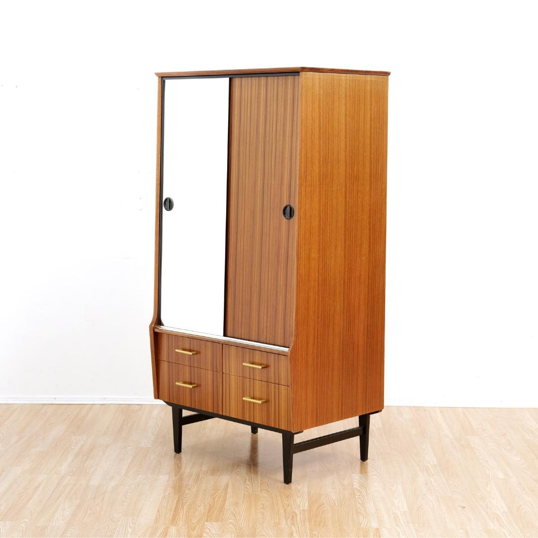 Mid Century Armoire von Limelight Furniture (Mitte des 20. Jahrhunderts) im Angebot