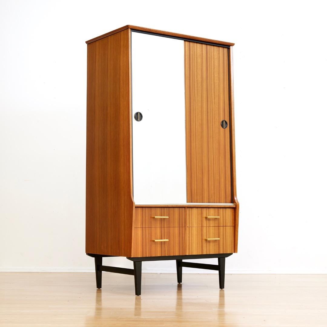 Mid Century Armoire von Limelight Furniture im Angebot 1