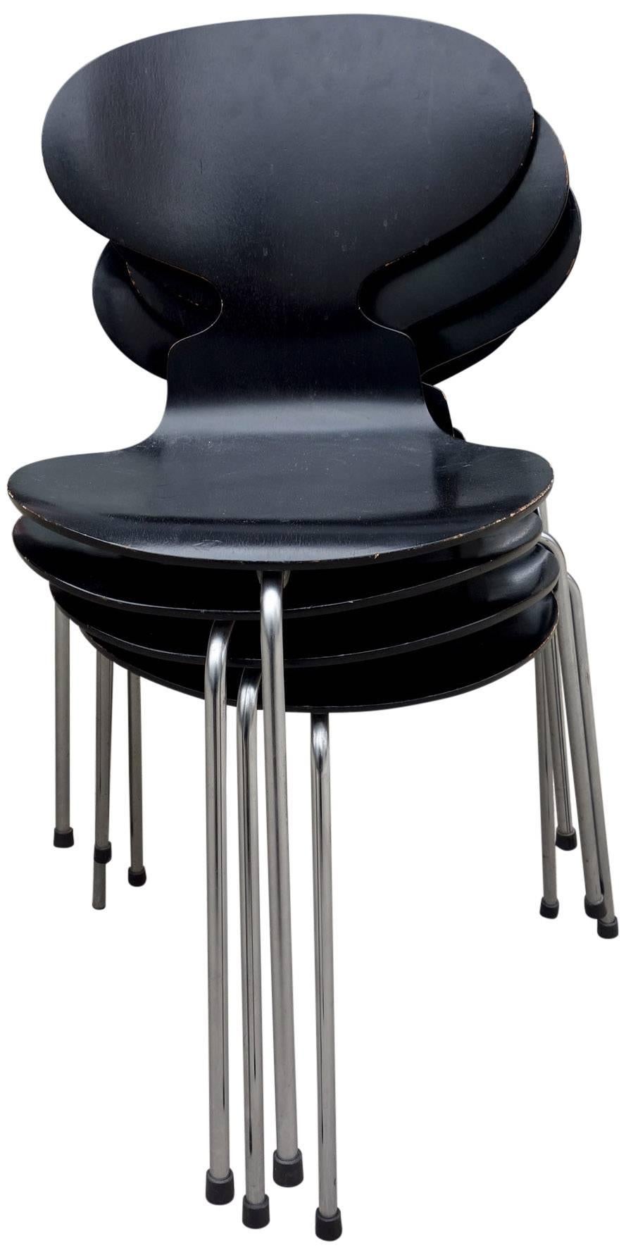 Ensemble table œuf et chaise fourmis d'Arne Jacobsen du milieu du siècle dernier en vente 3