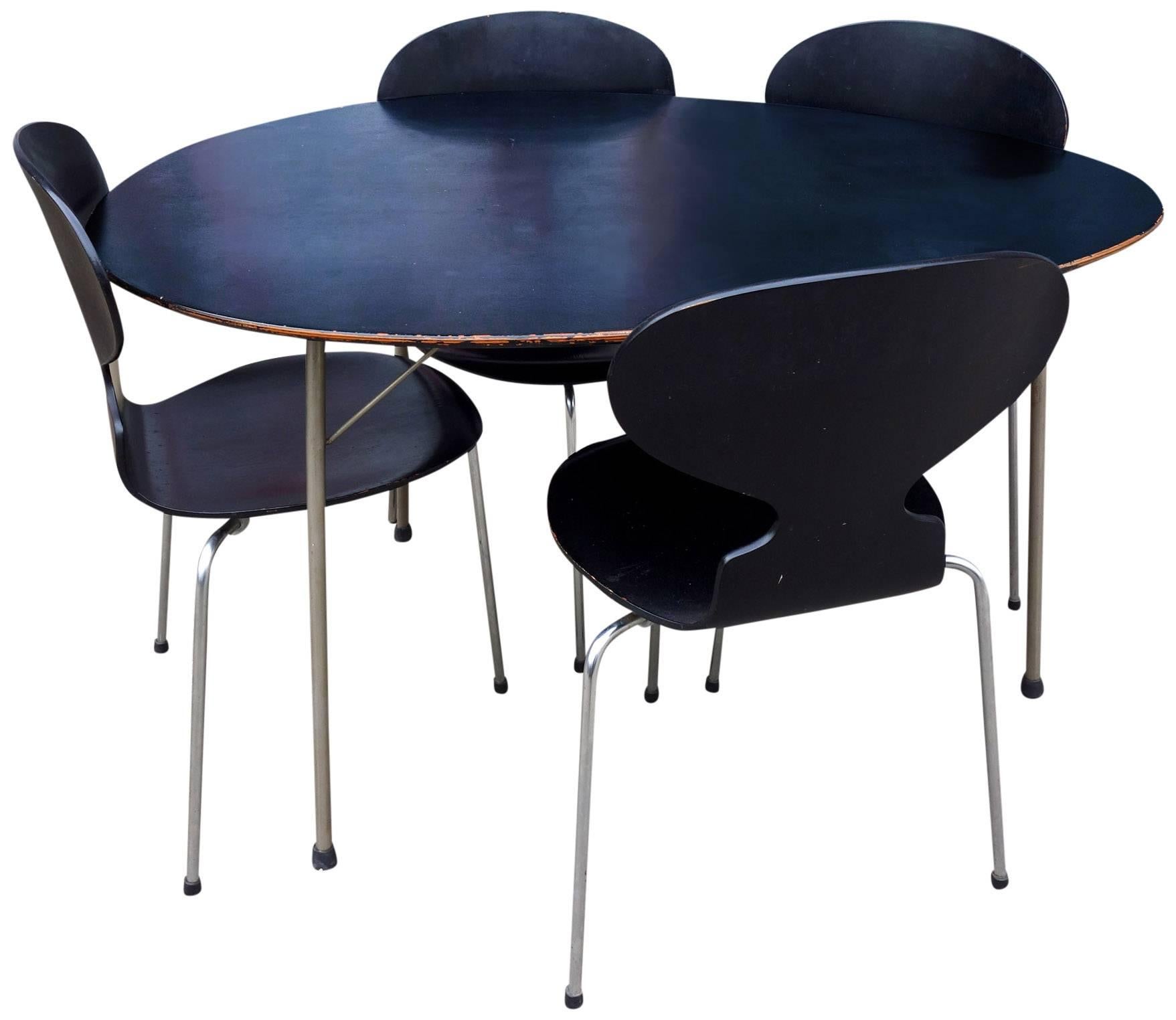 Scandinavian Modern Midcentury Arne Jacobsen Egg Table and Ant Chair Set For Sale