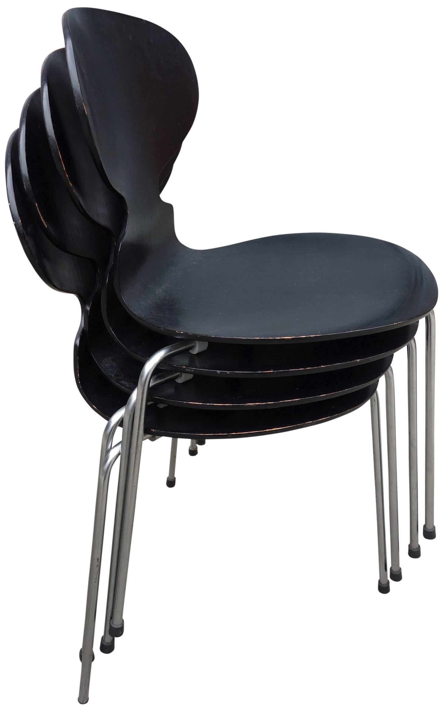 Ensemble table œuf et chaise fourmis d'Arne Jacobsen du milieu du siècle dernier en vente 1