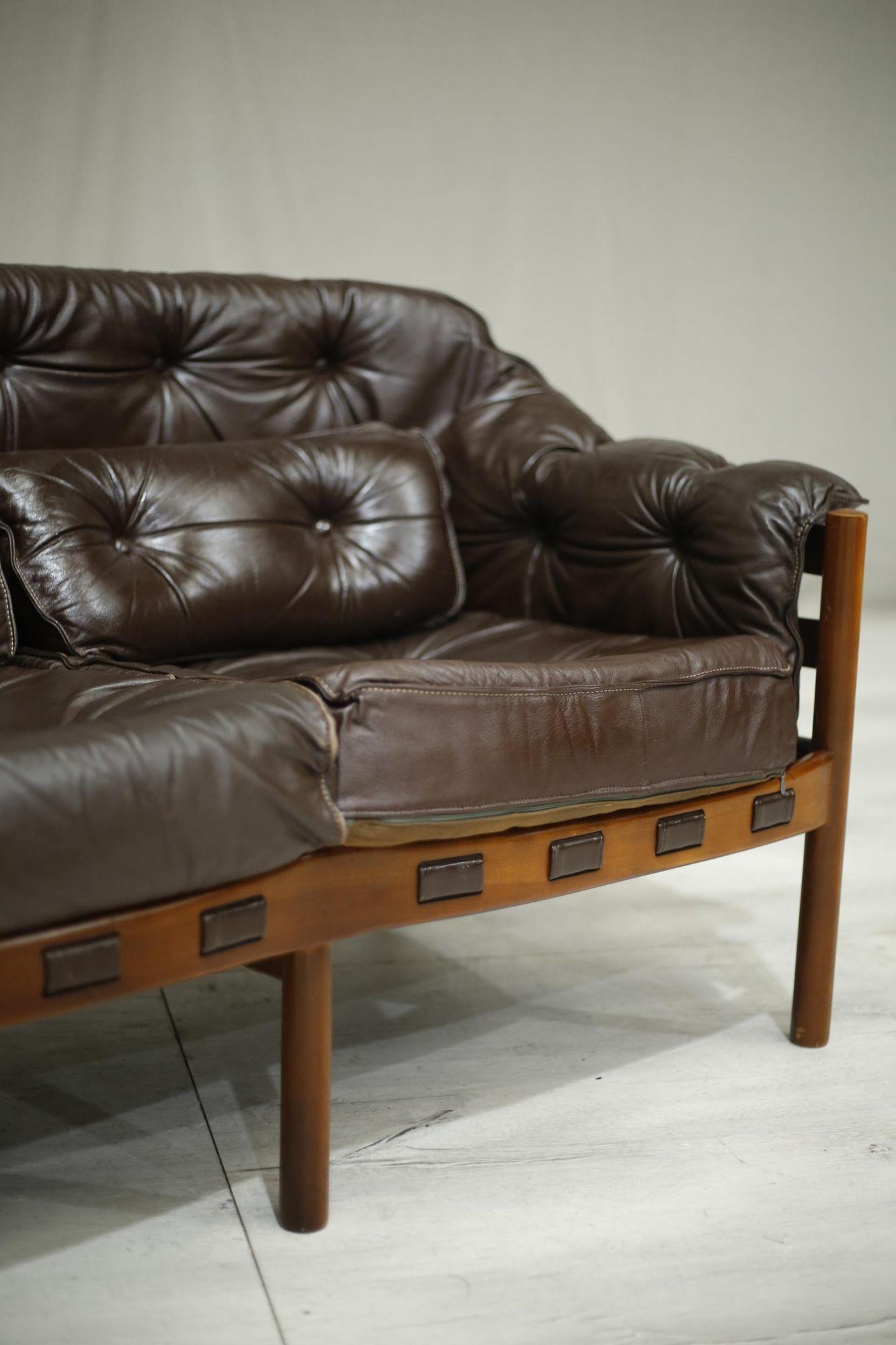 Mid Century Arne Norell Brown Leather and Teak Sofa In Good Condition In Malton, GB