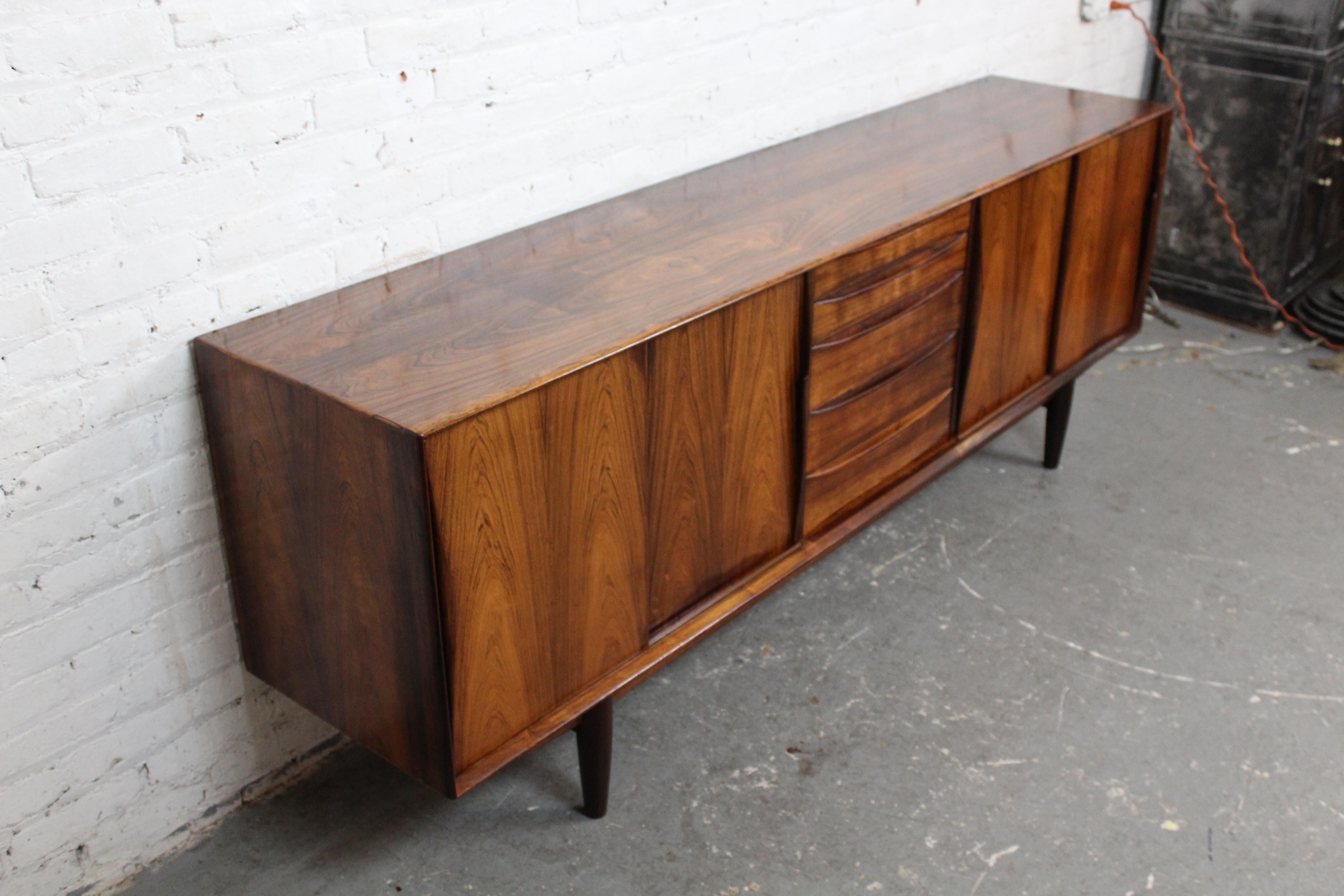 Mid-Century Modern Enfilade en bois de rose 