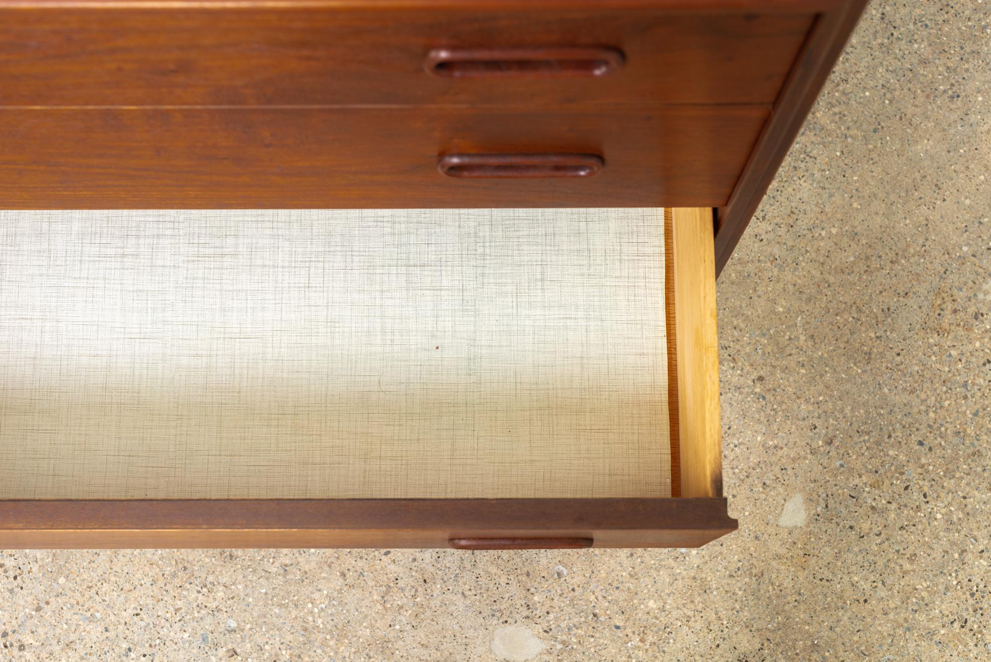 Midcentury Arne Vodder Style Walnut Wood Three-Drawer Dresser, 1960s 4