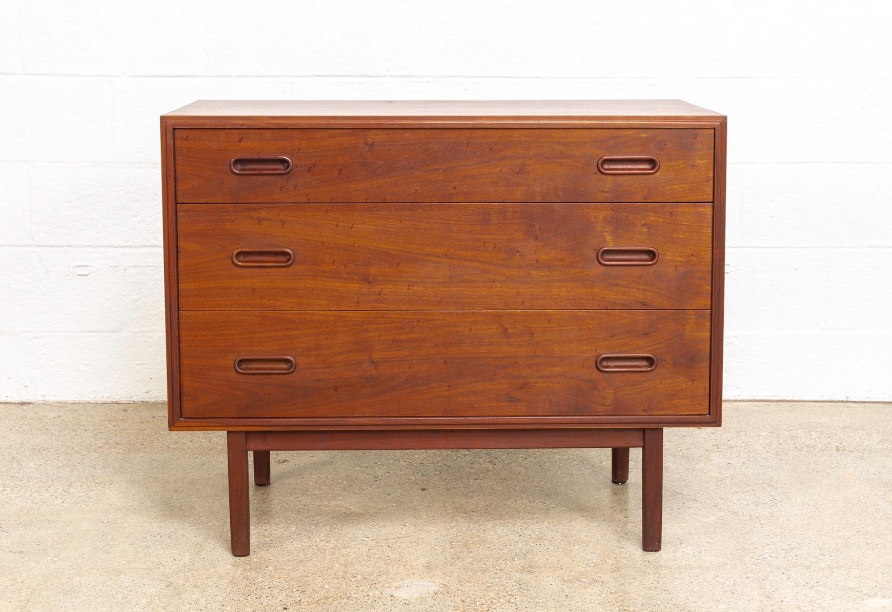 Midcentury Arne Vodder Style Walnut Wood Three-Drawer Dresser, 1960s In Good Condition In Detroit, MI