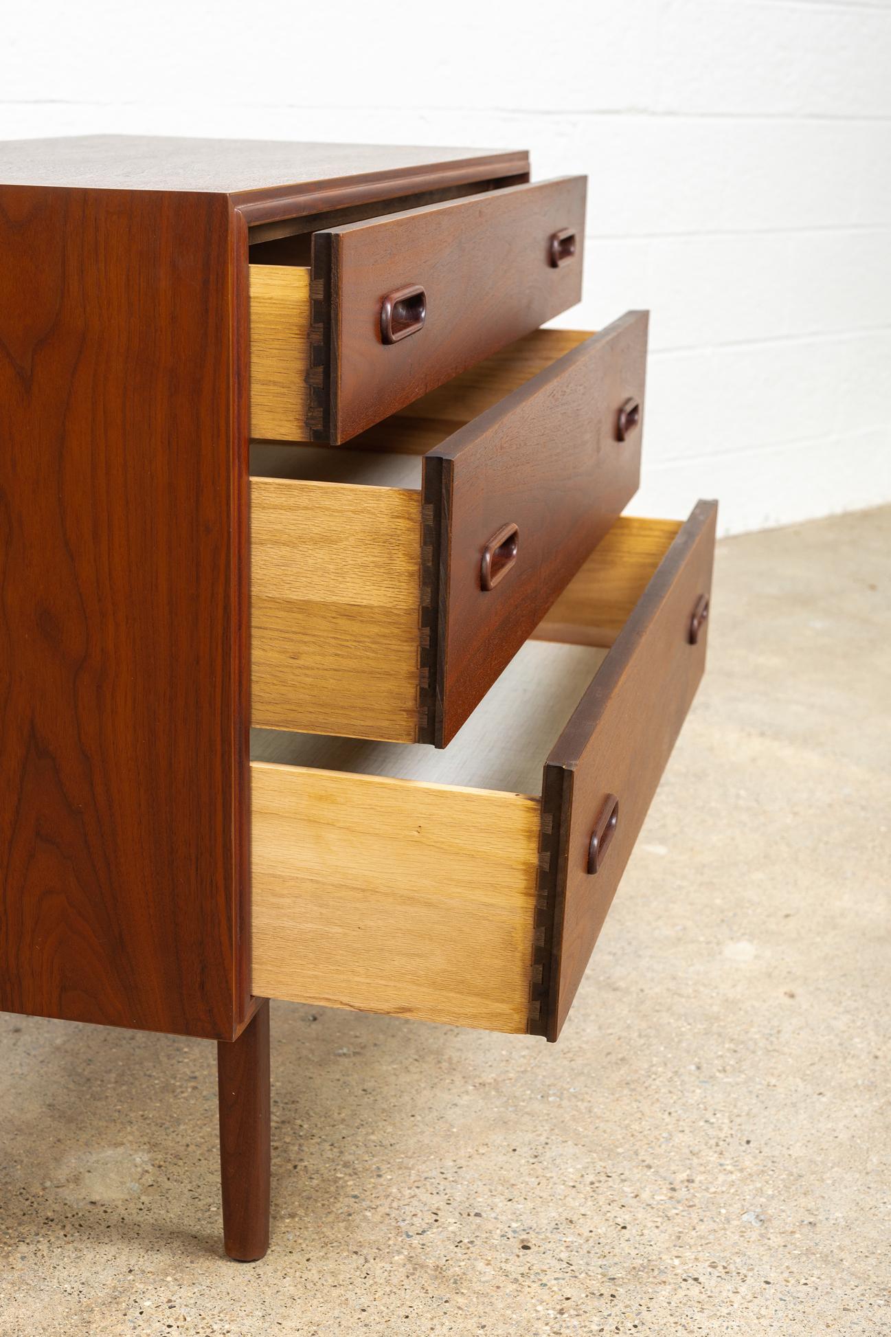 Midcentury Arne Vodder Style Walnut Wood Three-Drawer Dresser, 1960s 3