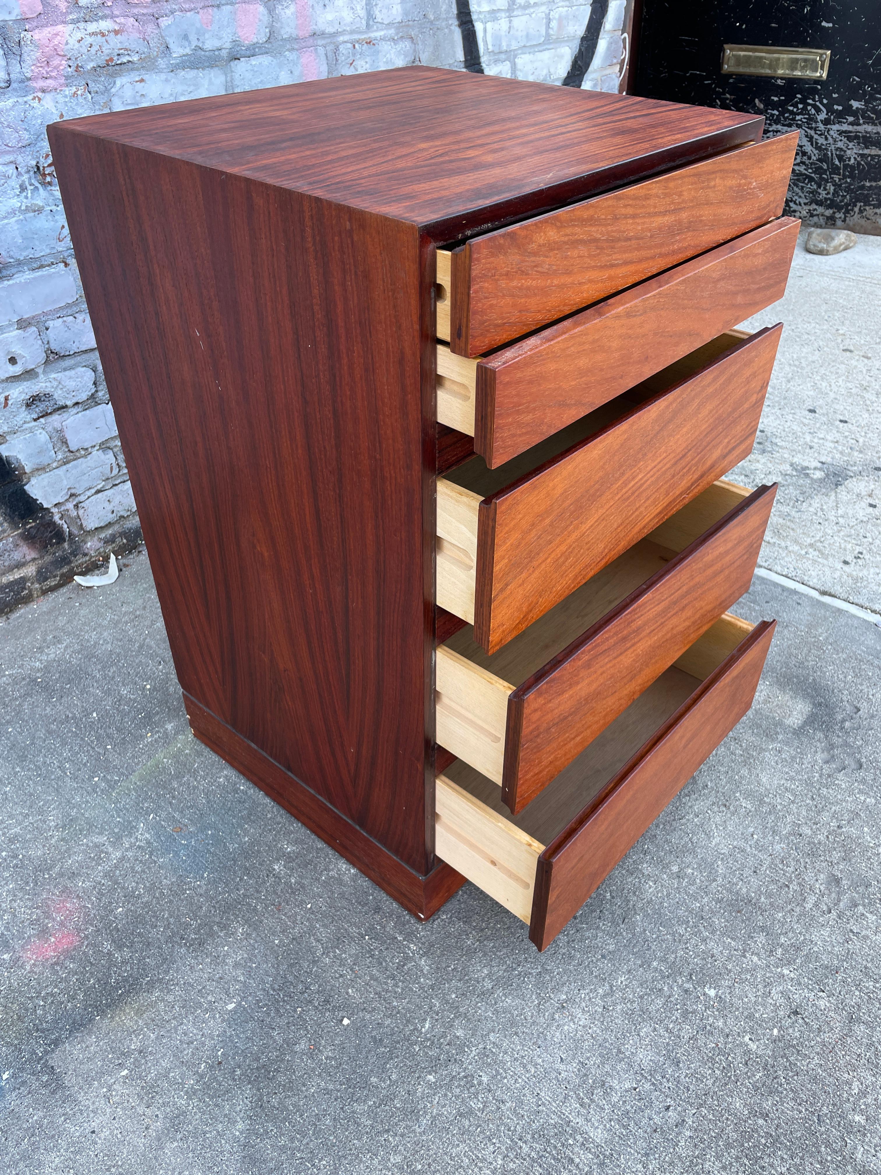 dresser with thin drawers