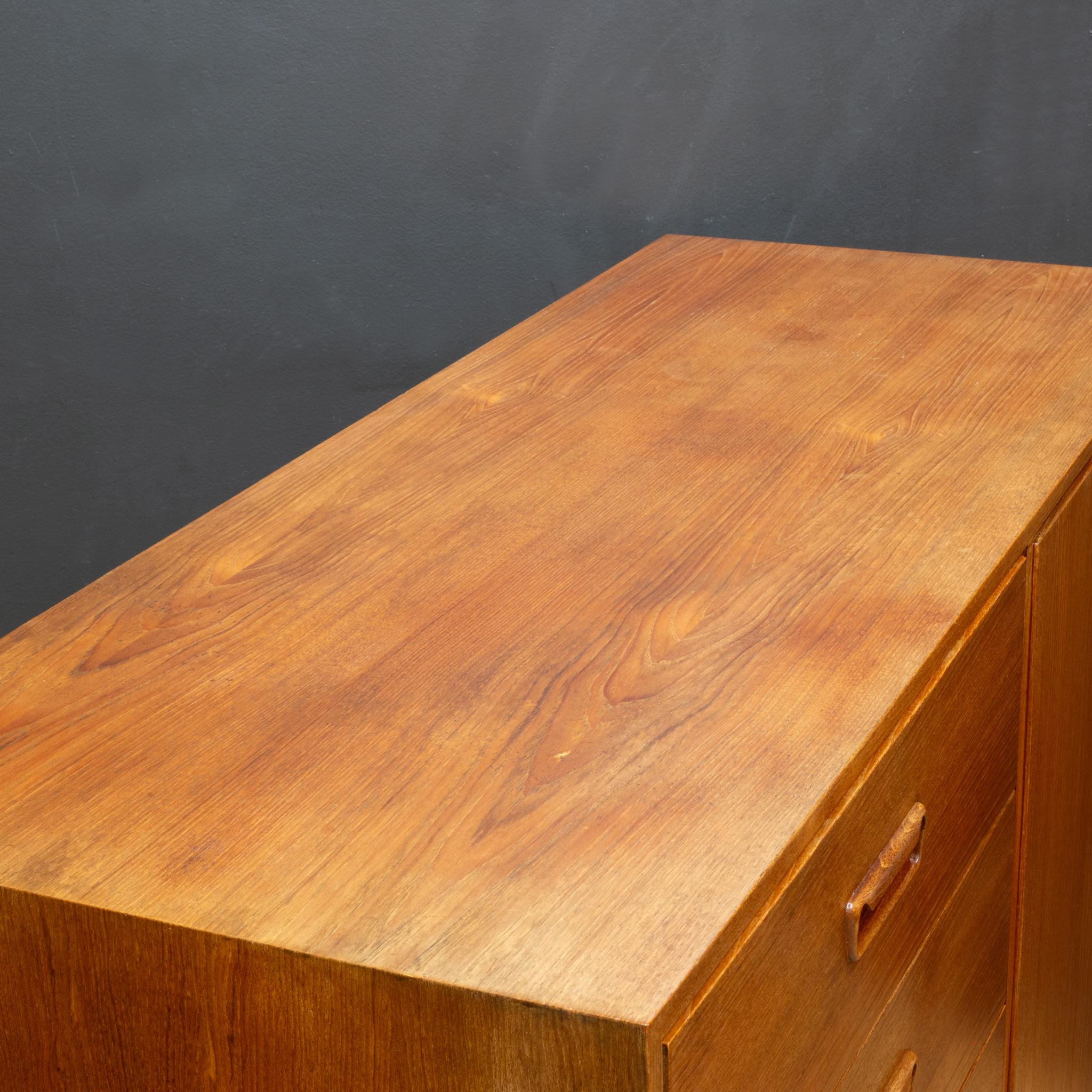 Grand coffre ou commode Arne Wahl Iversen du milieu du siècle, c.1960 en vente 6