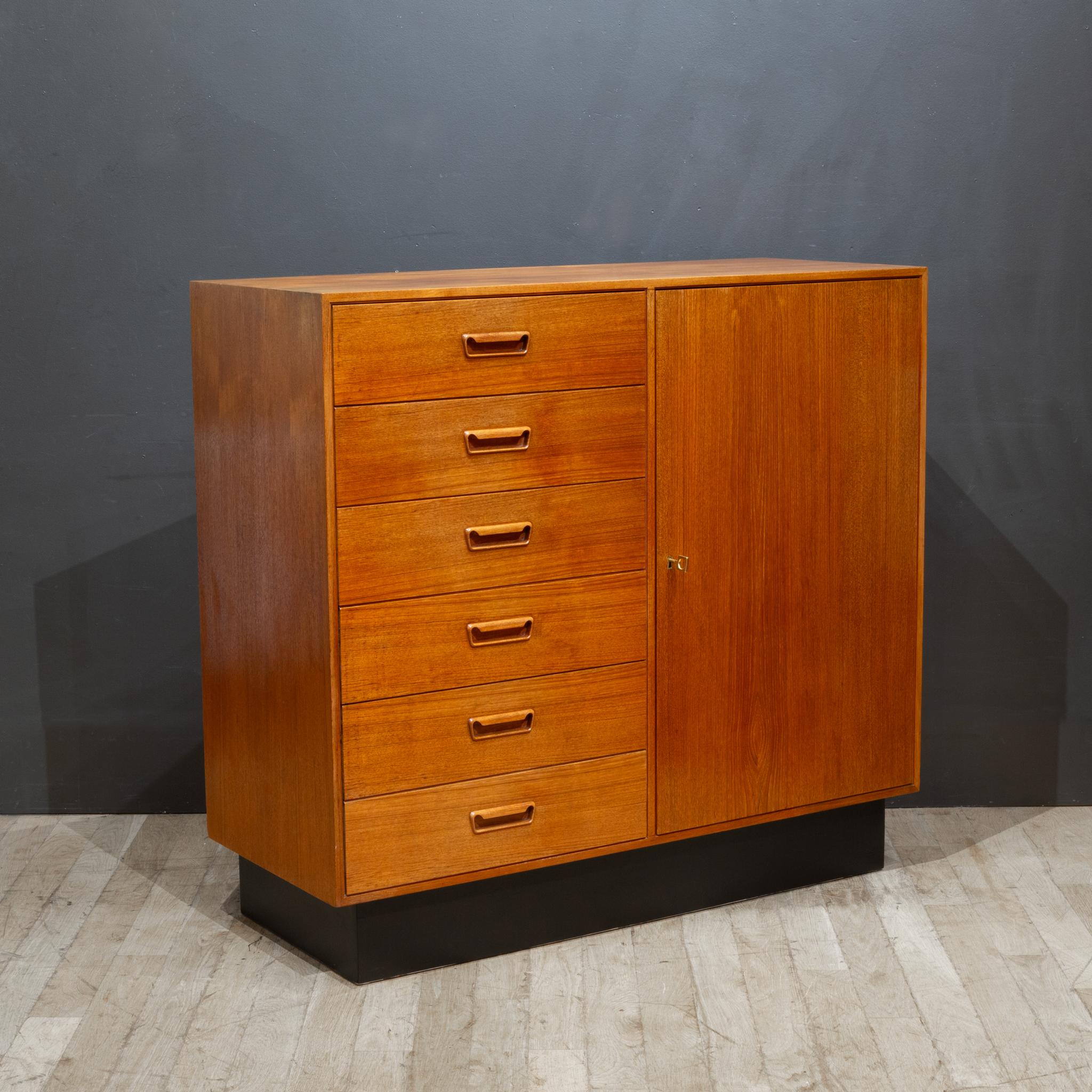Mid-Century Modern Grand coffre ou commode Arne Wahl Iversen du milieu du siècle, c.1960 en vente