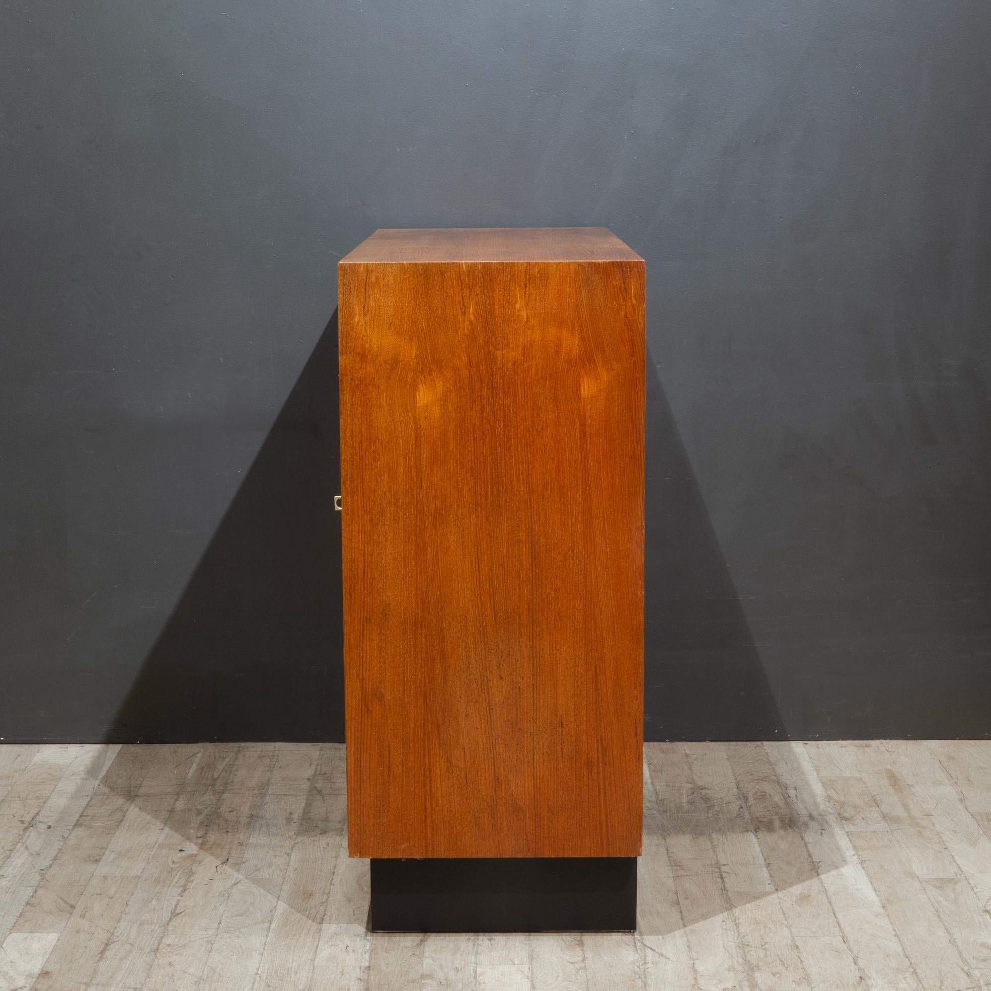 20ième siècle Grand coffre ou commode Arne Wahl Iversen du milieu du siècle, c.1960 en vente