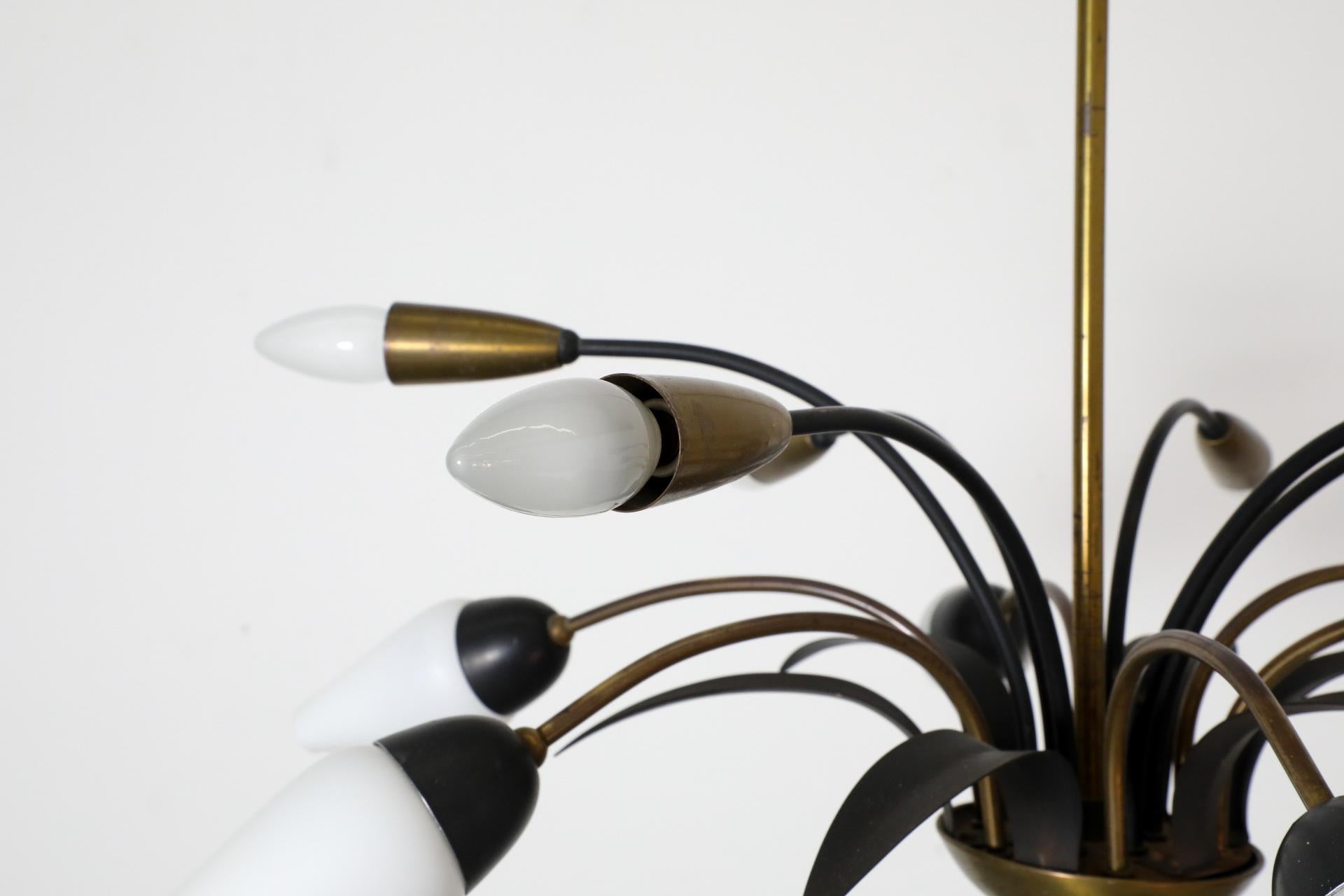 Lampadario a più bracci in ottone in stile Arredoluce di metà secolo in vendita 3