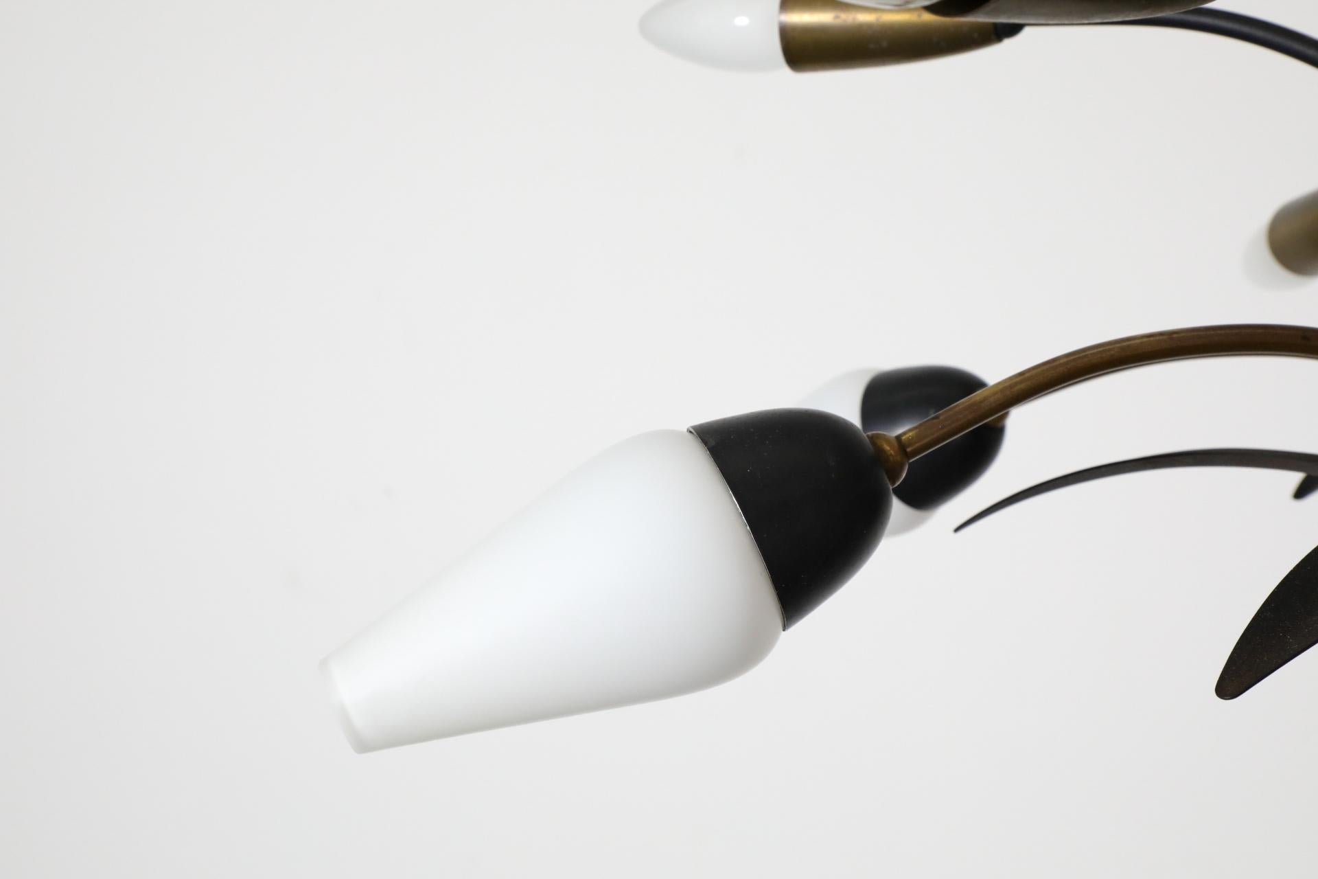 Lampadario a più bracci in ottone in stile Arredoluce di metà secolo in vendita 4