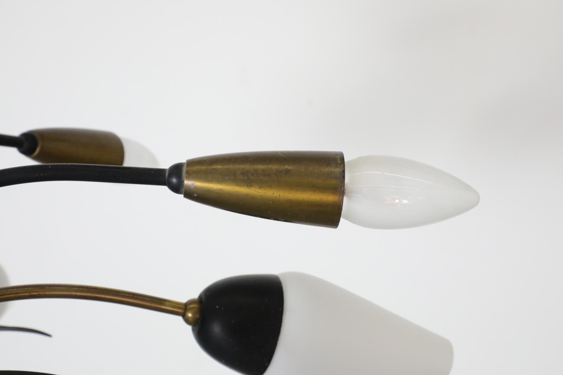 Lampadario a più bracci in ottone in stile Arredoluce di metà secolo in vendita 6